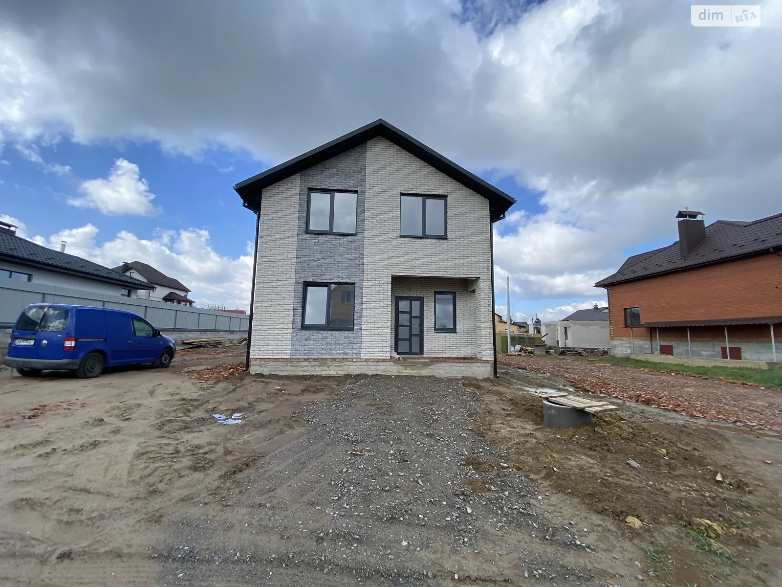 Продается дом на 2 этажа 120 кв. м с камином, цена: 92000 $ - фото 1