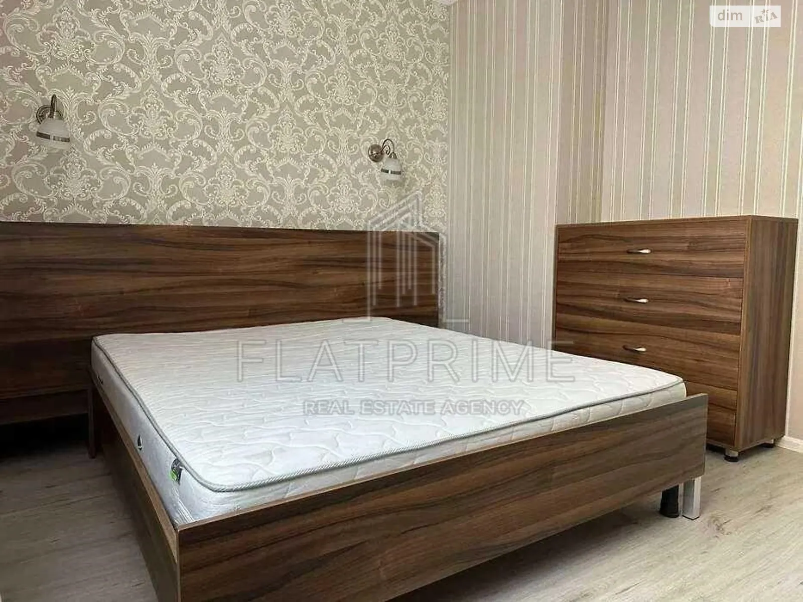 Продается 2-комнатная квартира 79 кв. м в Киеве, ул. Михаила Максимовича, 32