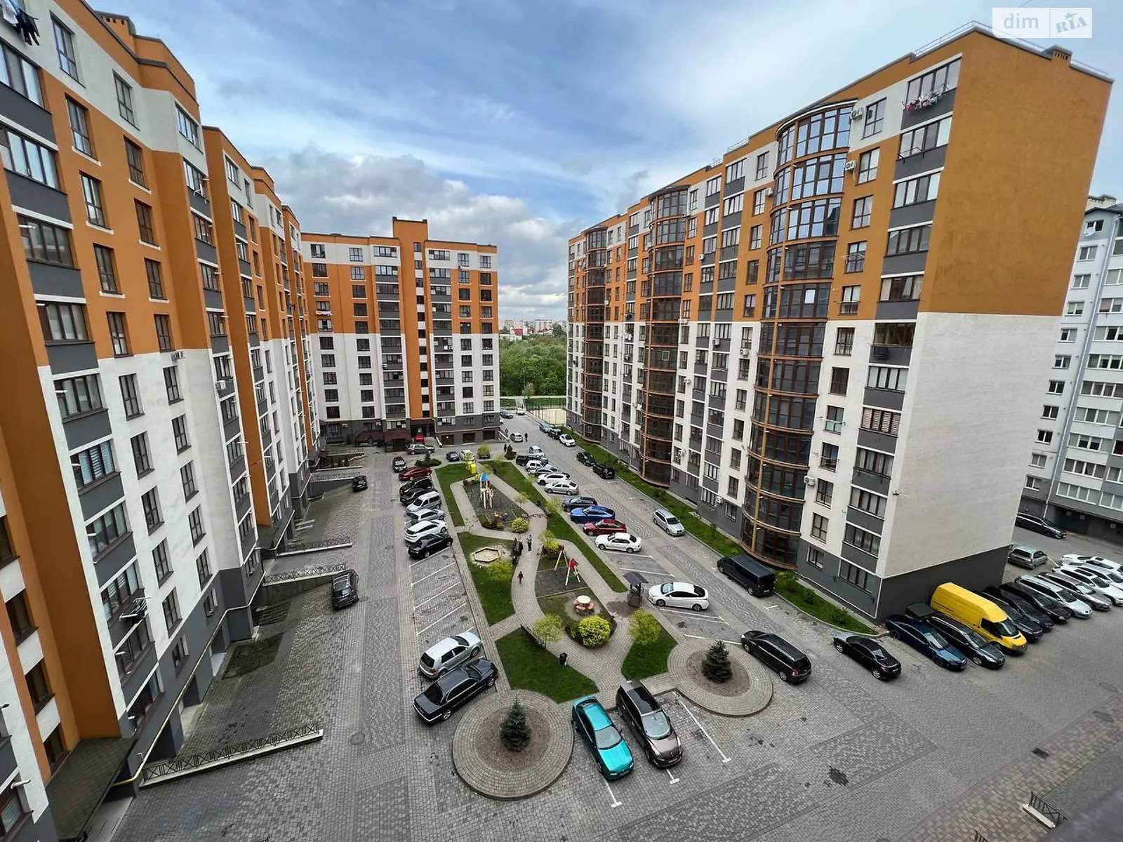Продается 3-комнатная квартира 83 кв. м в Угорниках, ул. Героев Николаева(Сеченова)