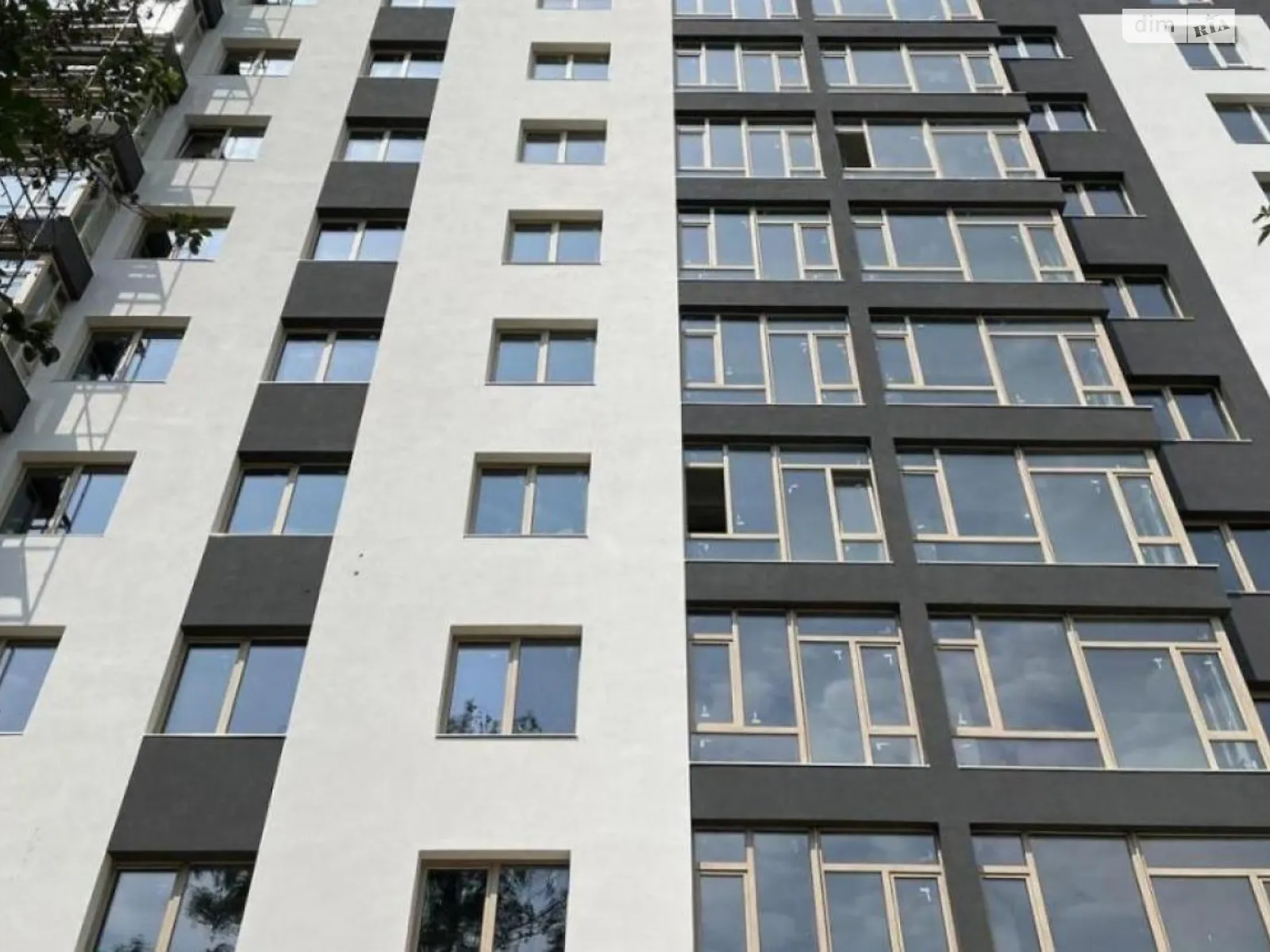Продается 1-комнатная квартира 40 кв. м в Ивано-Франковске, ул. Волошина Августина, 2