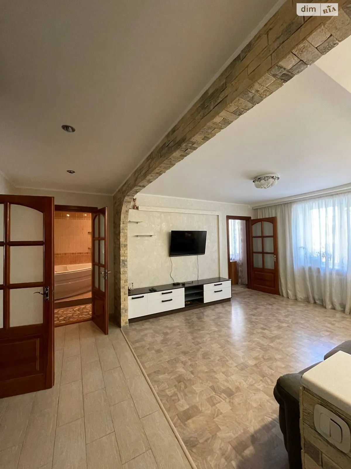 Продается 2-комнатная квартира 56 кв. м в Днепре, цена: 73000 $