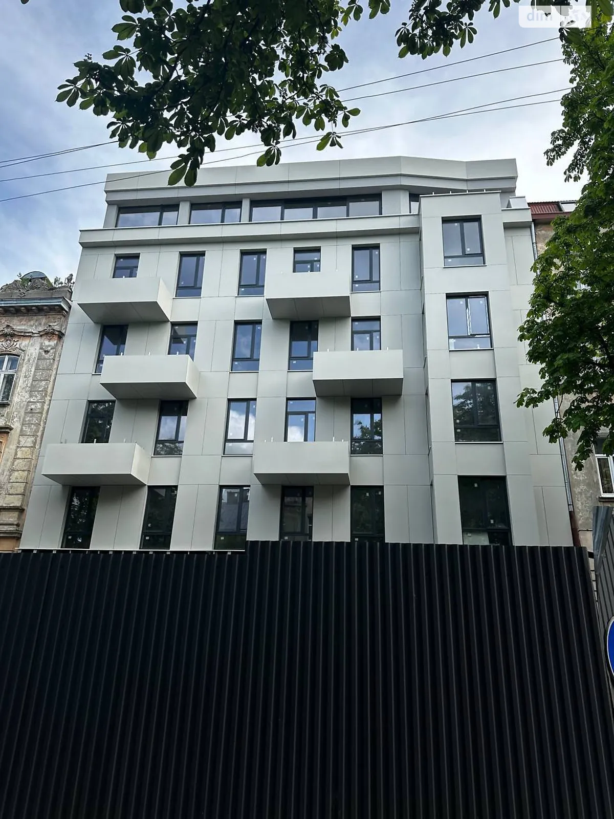 Продается 2-комнатная квартира 85 кв. м в Львове, ул. Коновальца Евгения, 21
