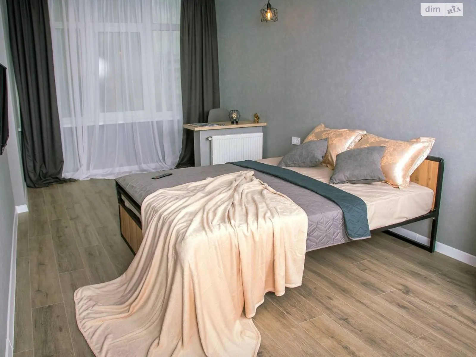 Продается 1-комнатная квартира 42 кв. м в Одессе, ул. Академика Сахарова, 3В - фото 1
