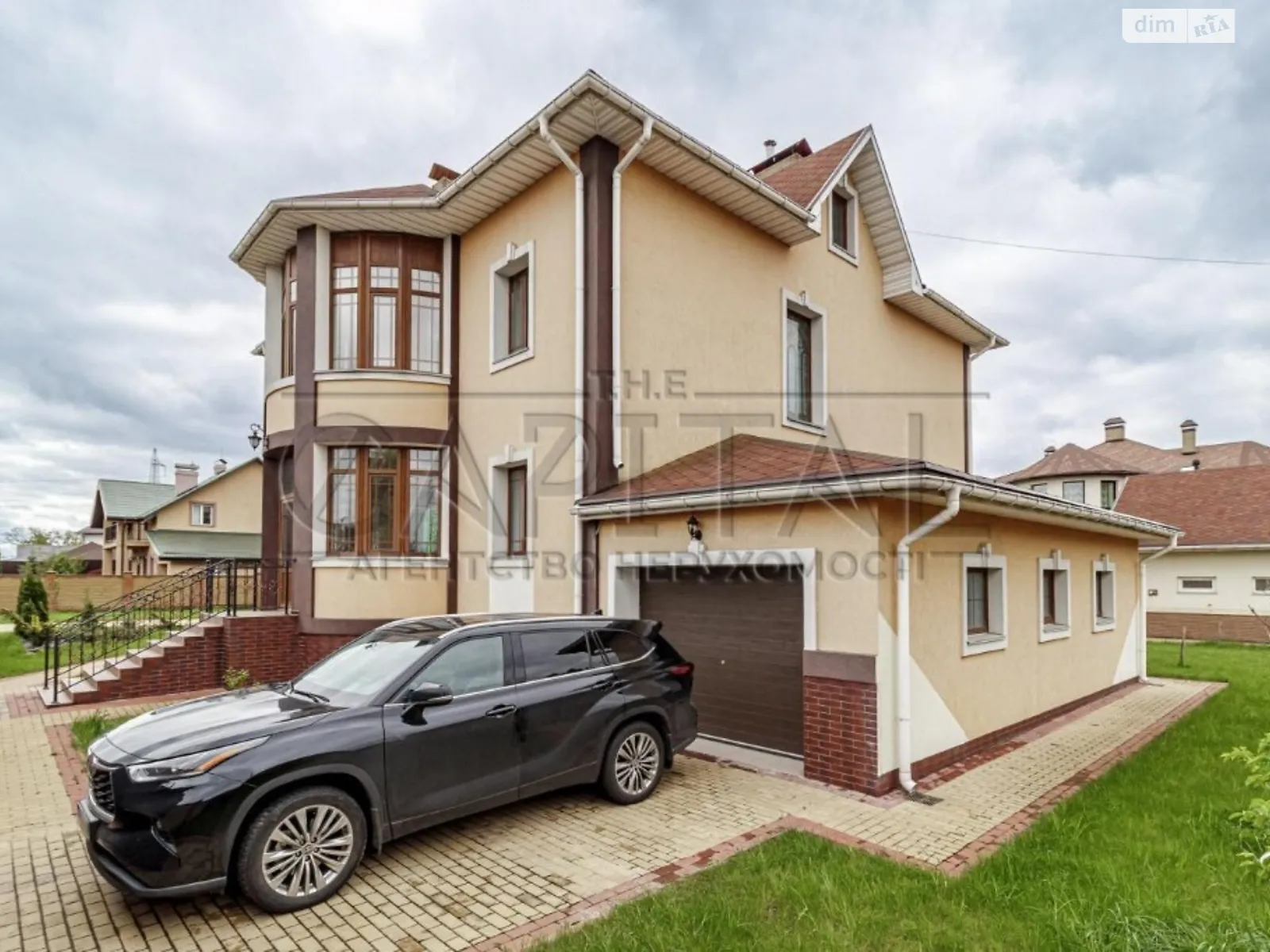 Сдается в аренду дом на 2 этажа 410 кв. м с мансардой, цена: 2300 $