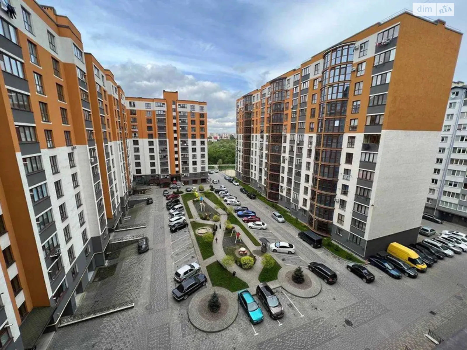 Продается 3-комнатная квартира 83 кв. м в Ивано-Франковске, ул. Героев Николаева(Сеченова)