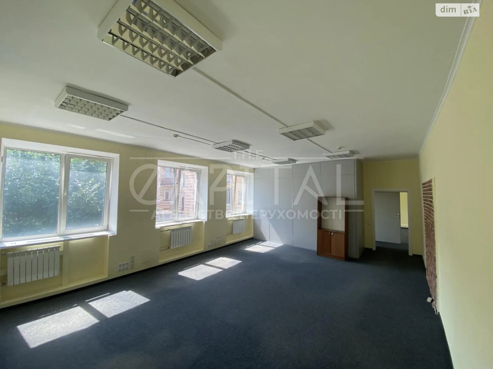 Сдается в аренду офис 230 кв. м в бизнес-центре, цена: 2300 $ - фото 1