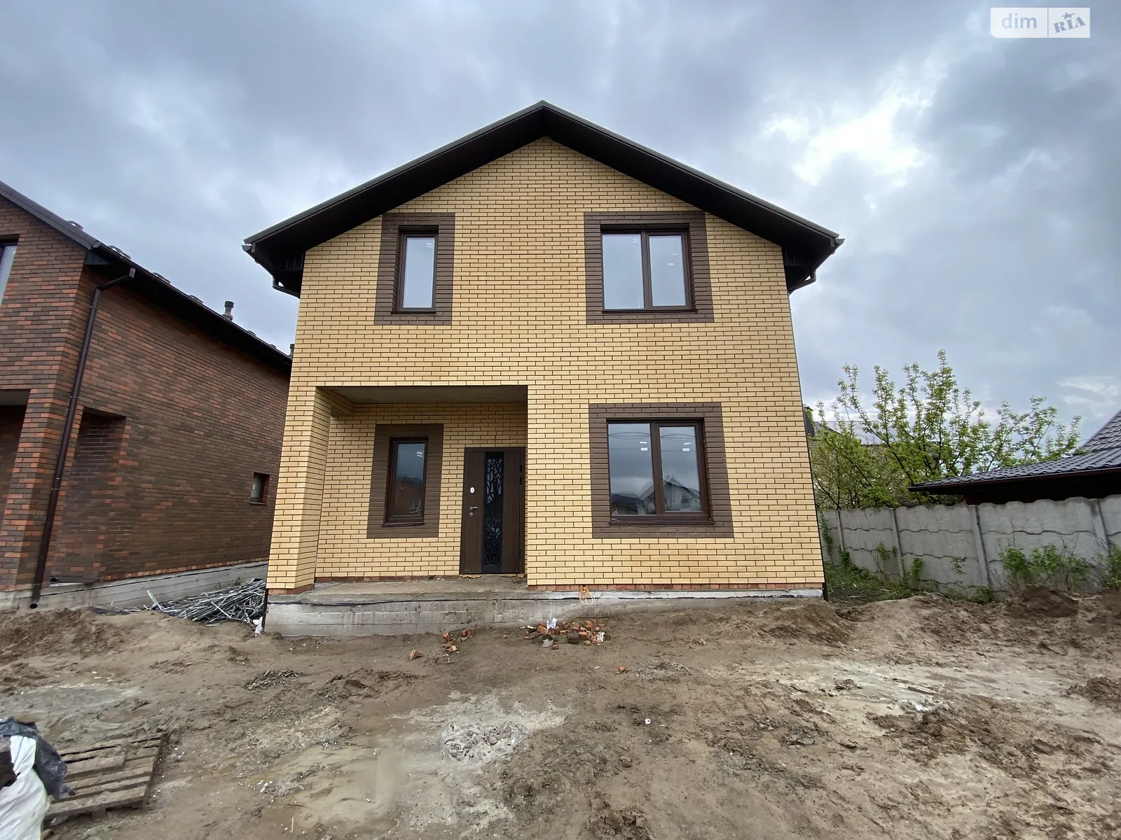 Продається будинок 2 поверховий 125 кв. м з каміном, цена: 92000 $