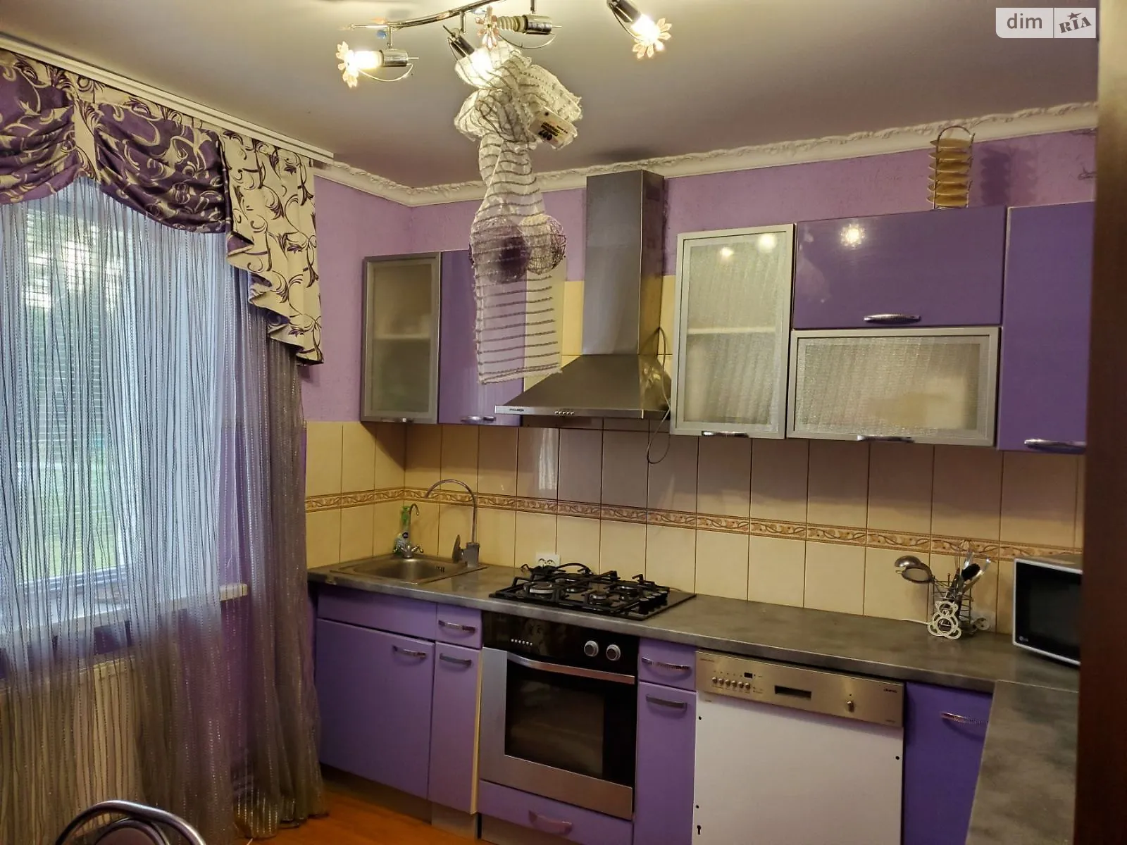 Продається одноповерховий будинок 130 кв. м з каміном, цена: 55500 $