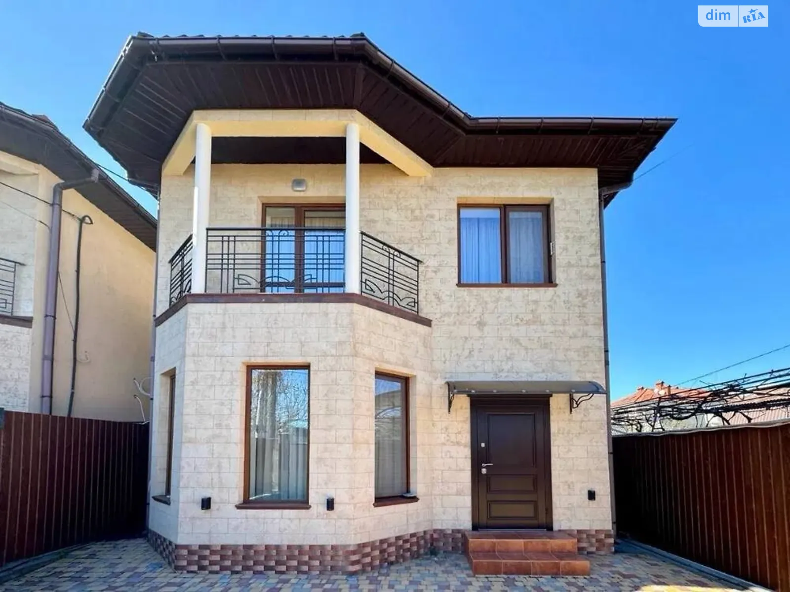 Продается дом на 2 этажа 130 кв. м с верандой, цена: 170000 $ - фото 1