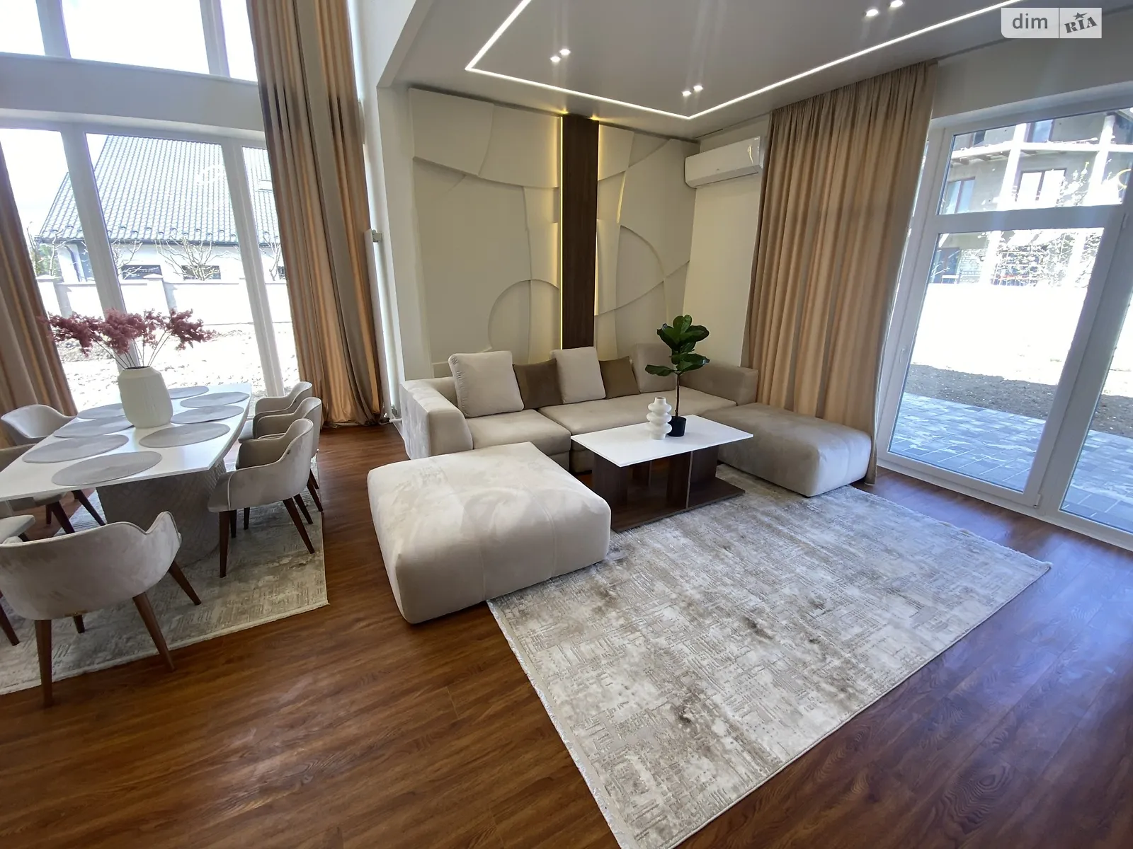 Продается дом на 2 этажа 200 кв. м с балконом, цена: 340000 $