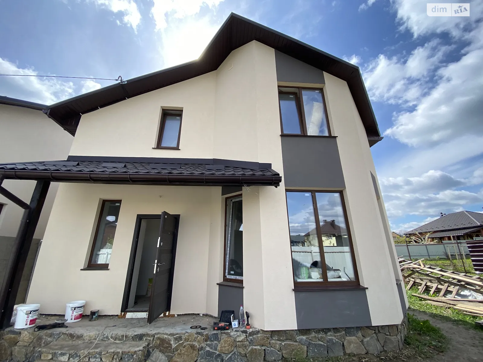 Продается дом на 2 этажа 120 кв. м с камином, цена: 90000 $ - фото 1