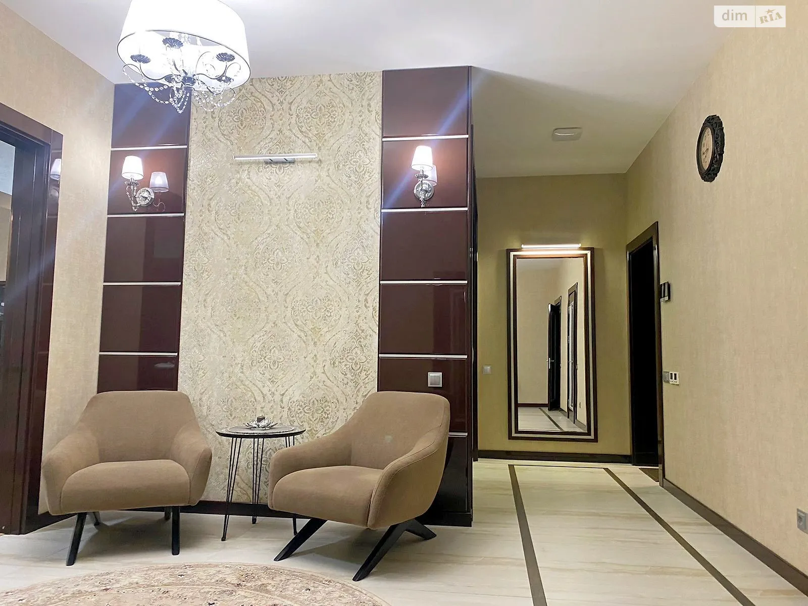 Продается 3-комнатная квартира 131 кв. м в Борисполе, ул. Защитников Отечества