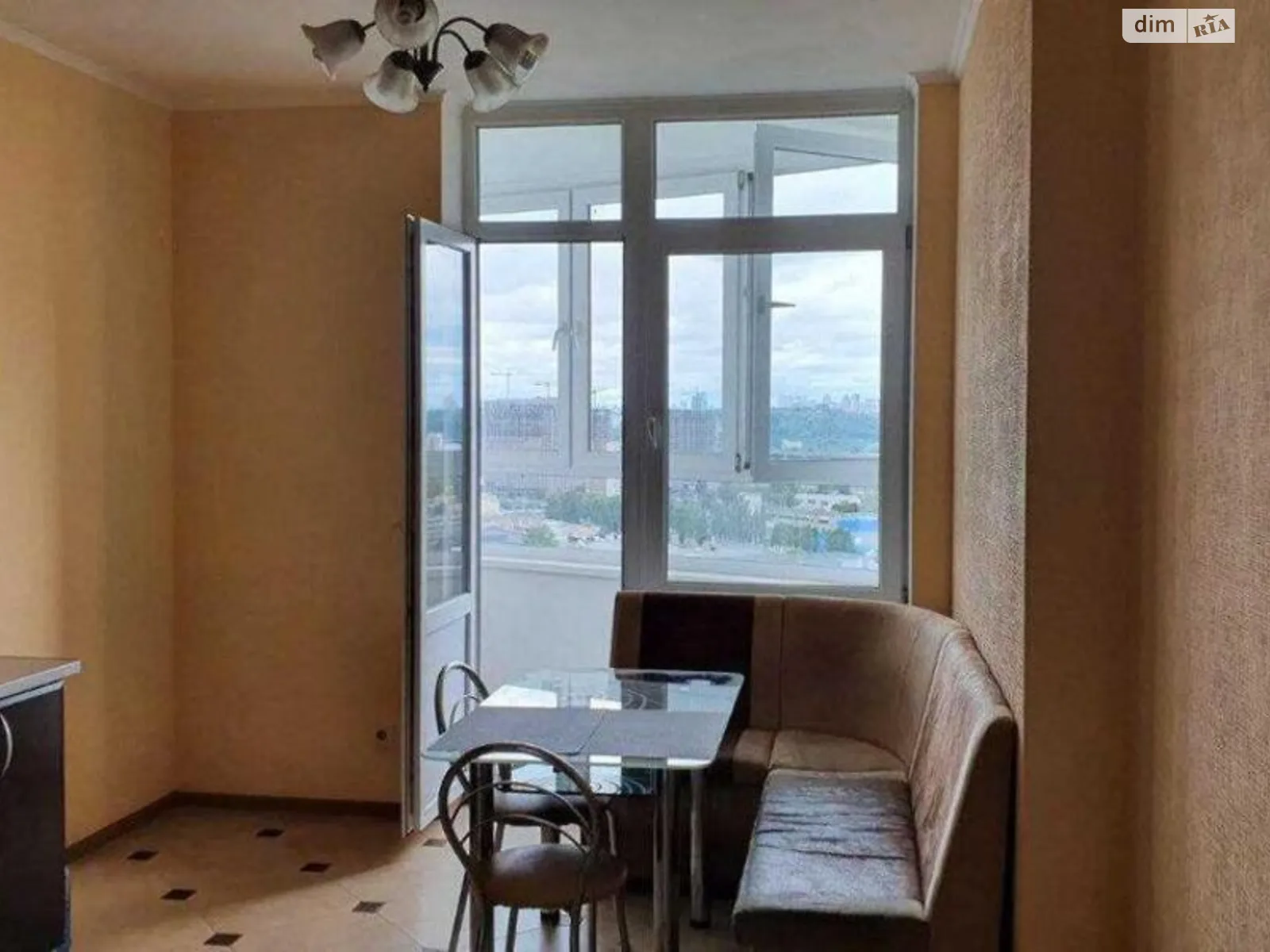 Продается 1-комнатная квартира 53.4 кв. м в Киеве, ул. Урловская, 40