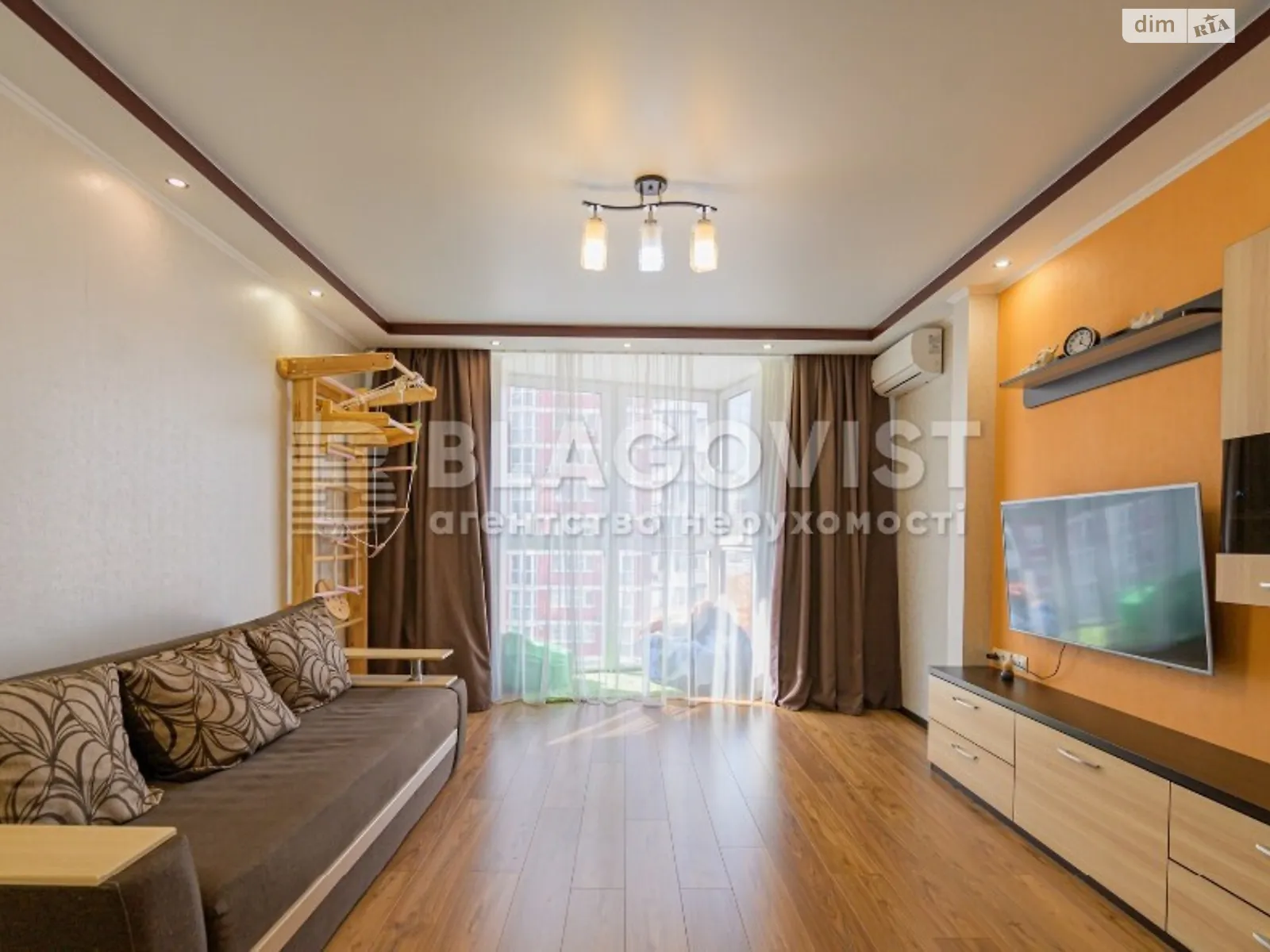 Продается 2-комнатная квартира 70.3 кв. м в Киеве, ул. Драгоманова, 2А