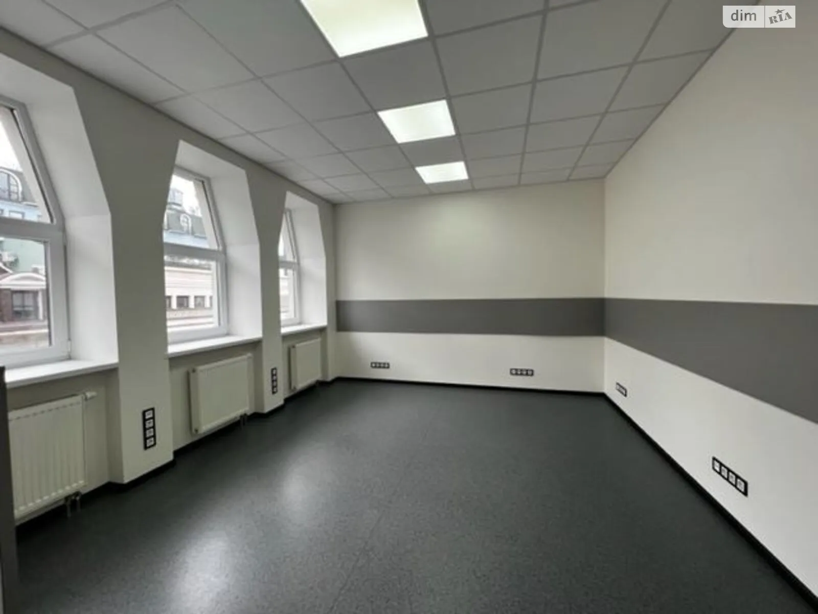 Сдается в аренду офис 152 кв. м в бизнес-центре, цена: 1800 $ - фото 1