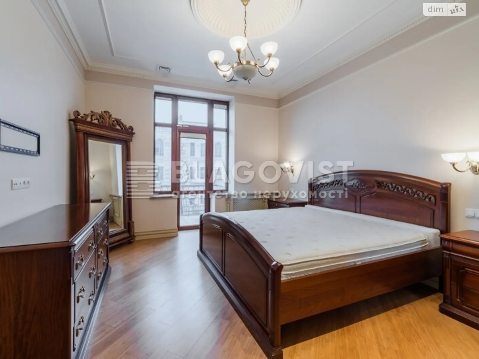 Продается 4-комнатная квартира 120.2 кв. м в Киеве, ул. Михаила Коцюбинского, 9