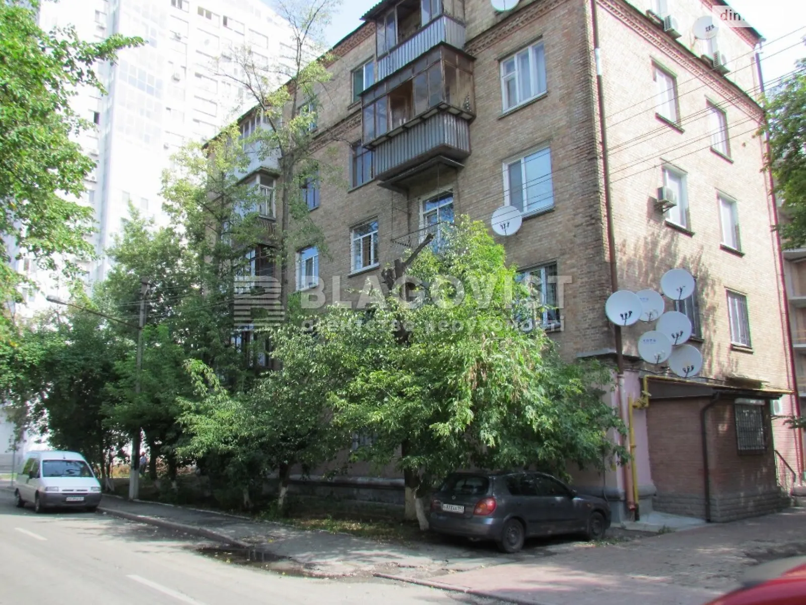 Продается 2-комнатная квартира 59 кв. м в Киеве, ул. Лабораторная, 33/34