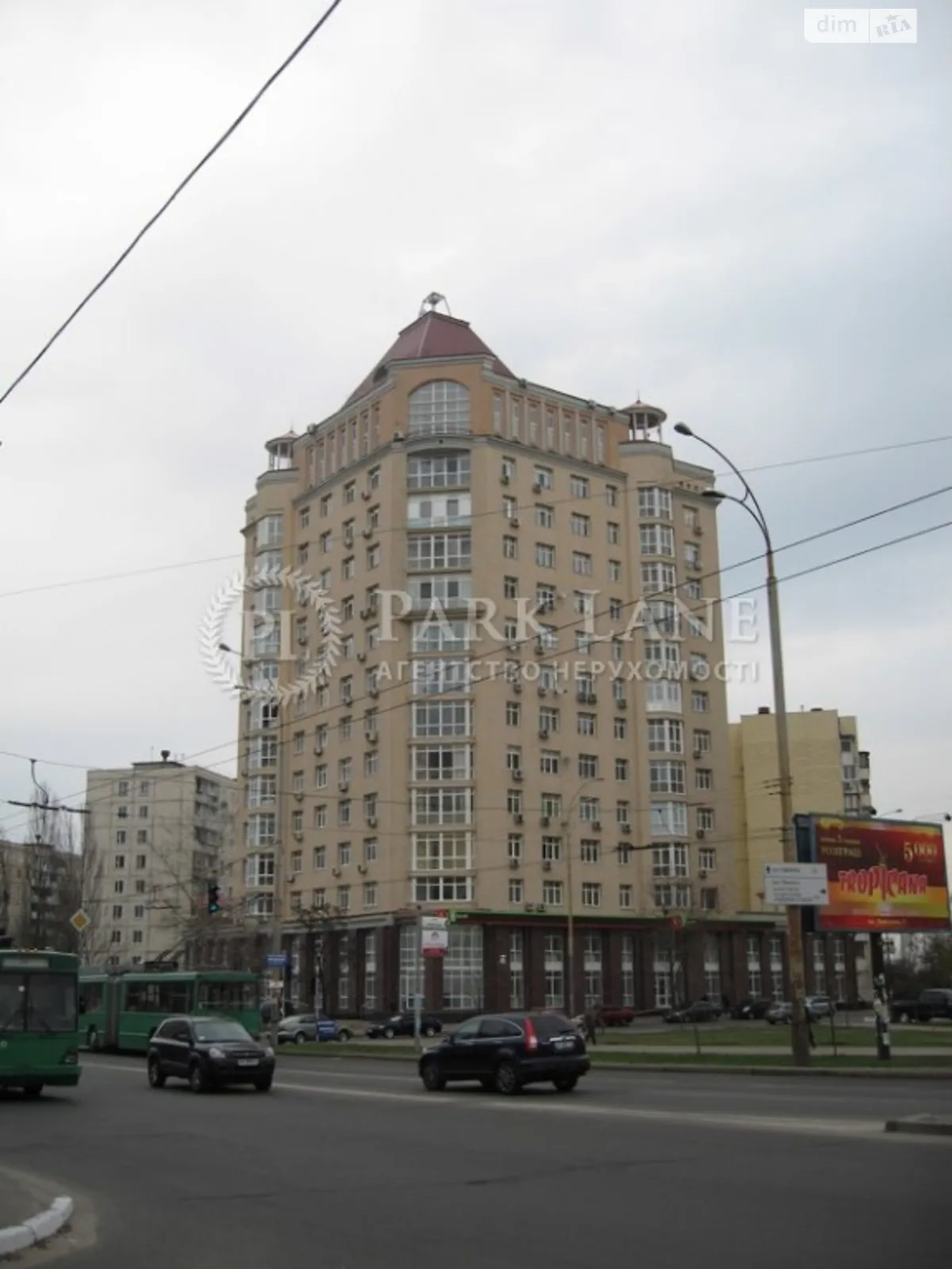 Продается 3-комнатная квартира 120 кв. м в Киеве, просп. Владимира Ивасюка, 26А