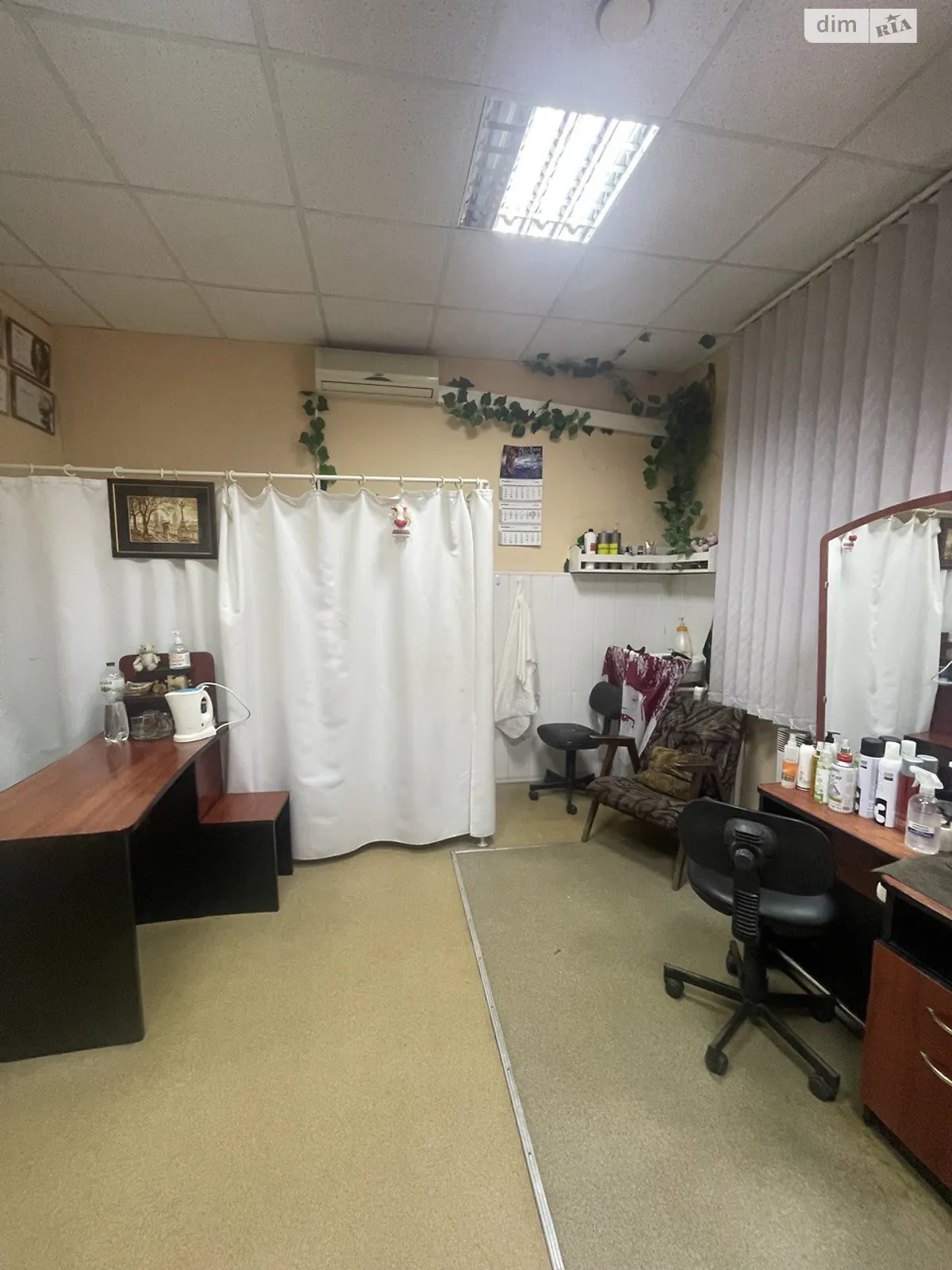 Продається офіс 27 кв. м в бізнес-центрі, цена: 33000 $