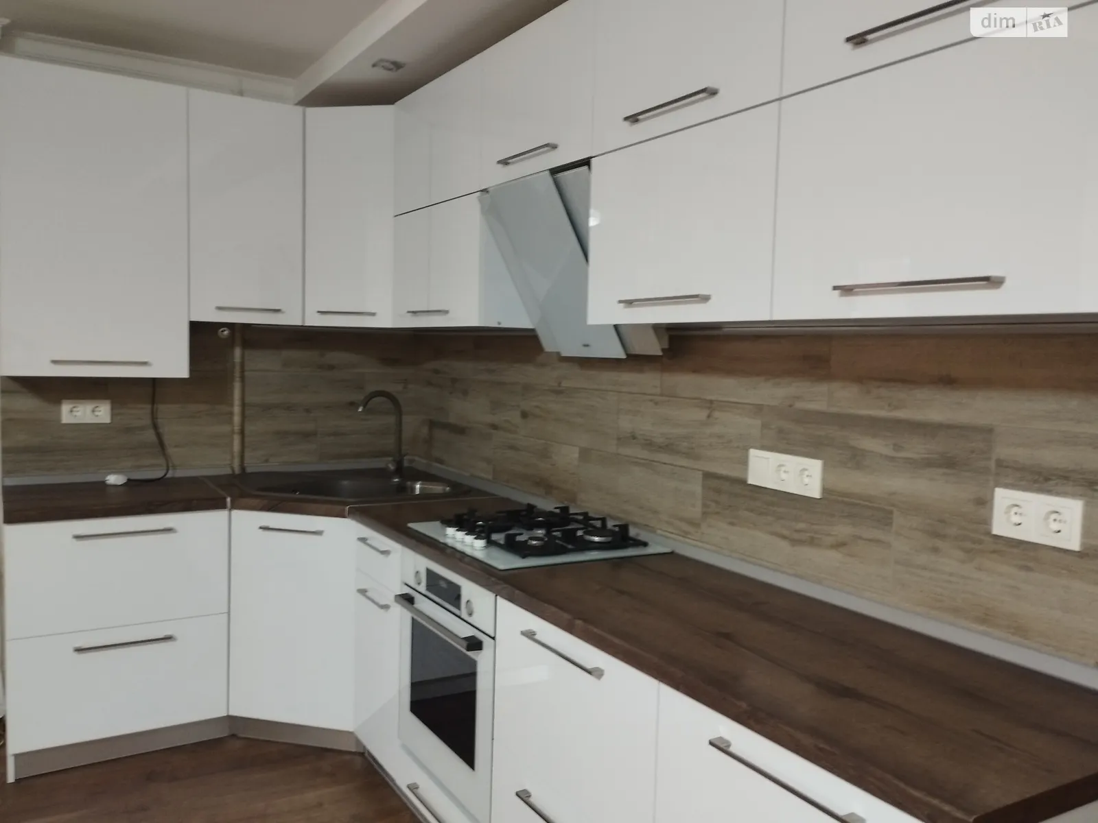 3-кімнатна квартира 95 кв. м у Тернополі, вул. Тролейбусна - фото 1