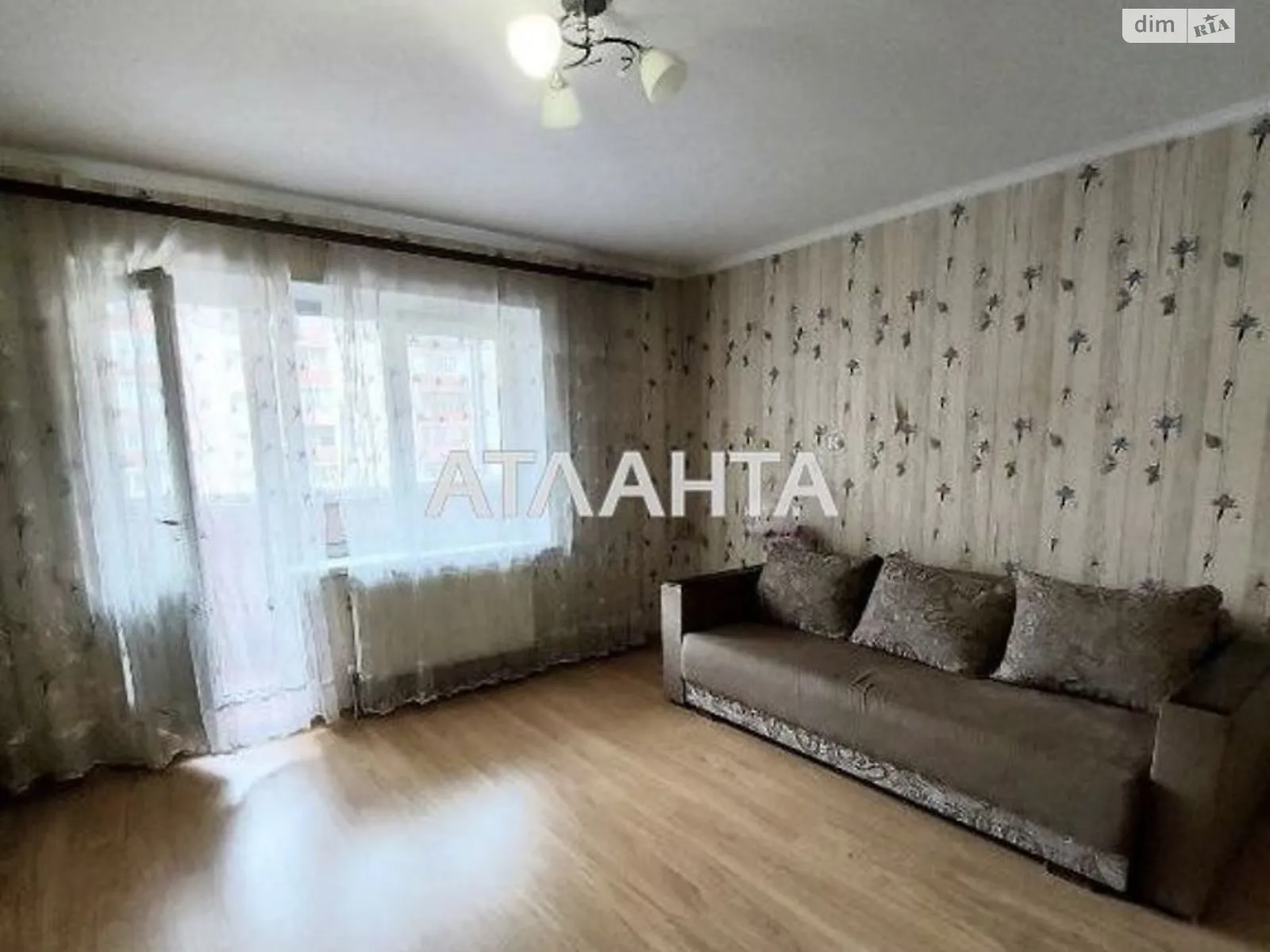 Продается 2-комнатная квартира 55 кв. м в Одессе, мас. Радужный