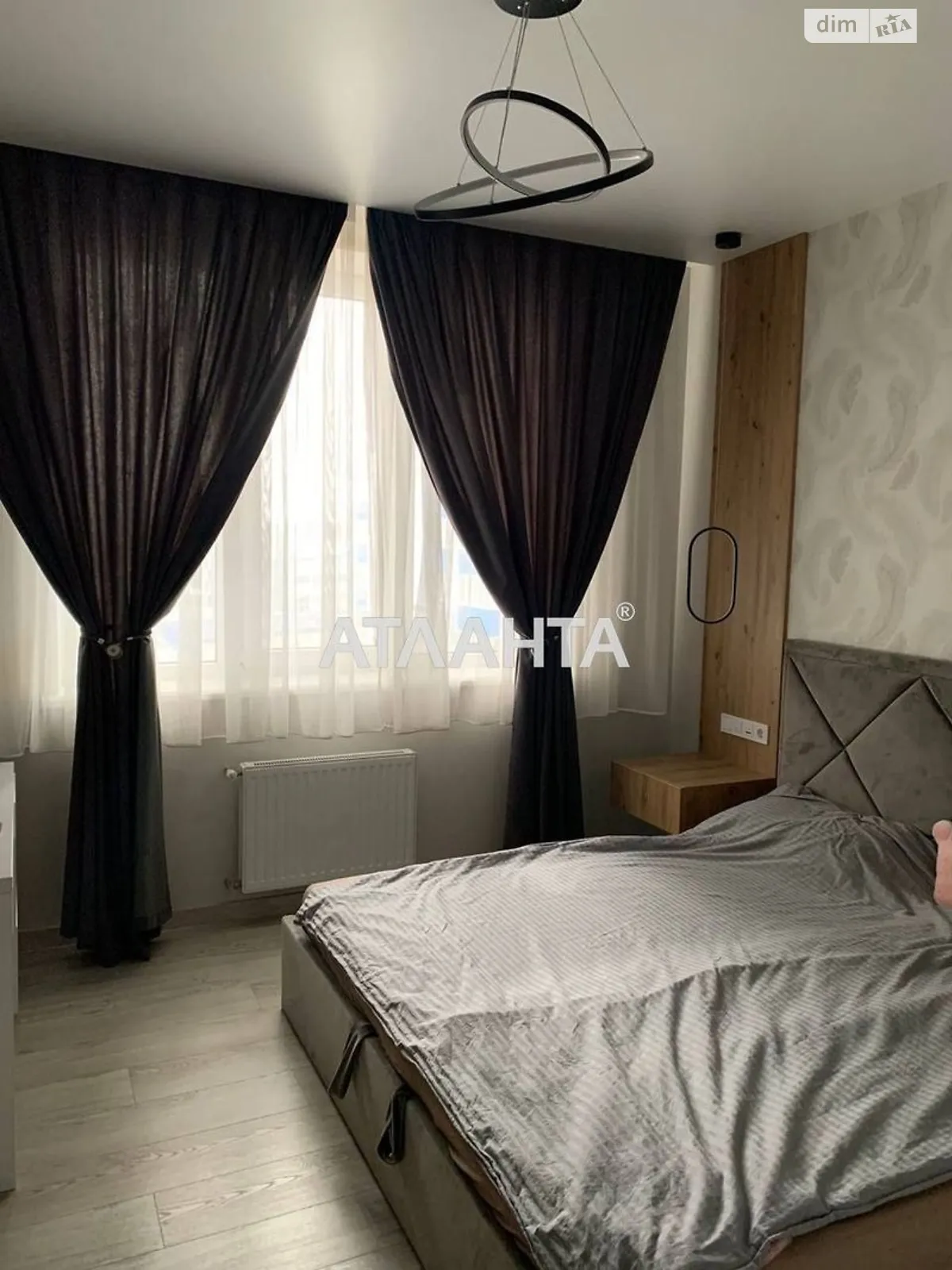 Продается 3-комнатная квартира 86 кв. м в Одессе, ул. Толбухина, 135Б - фото 1