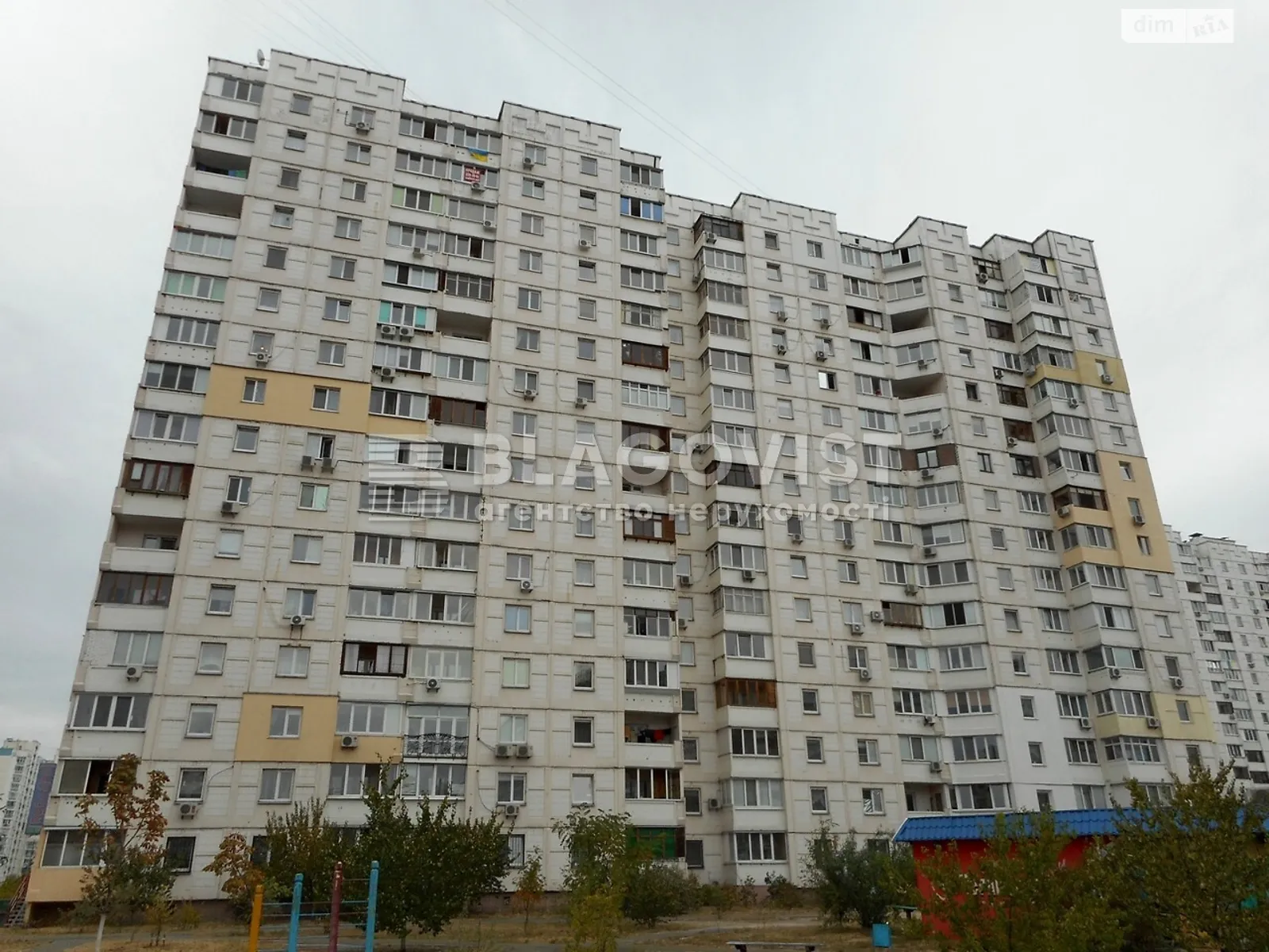 Продается 2-комнатная квартира 67 кв. м в Киеве, ул. Радунская, 9