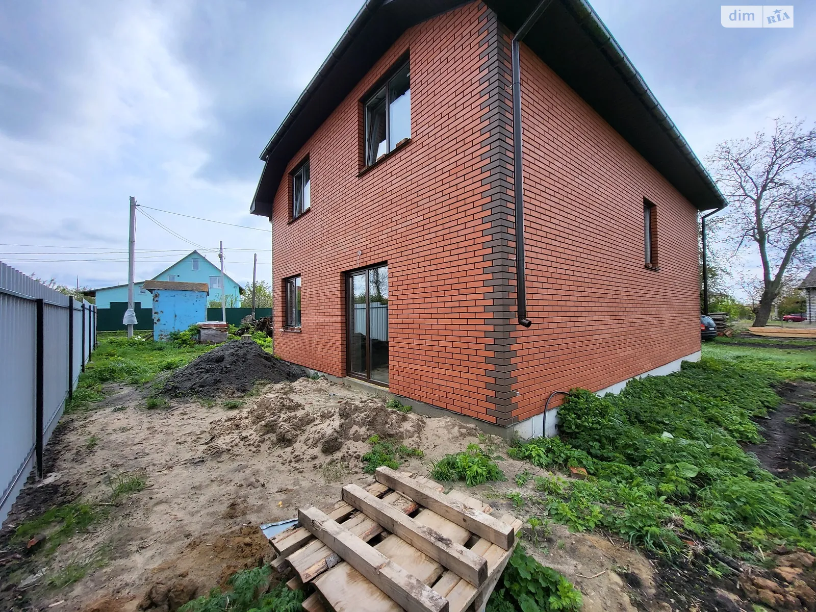 Продается дом на 2 этажа 130 кв. м с беседкой, цена: 79000 $ - фото 1