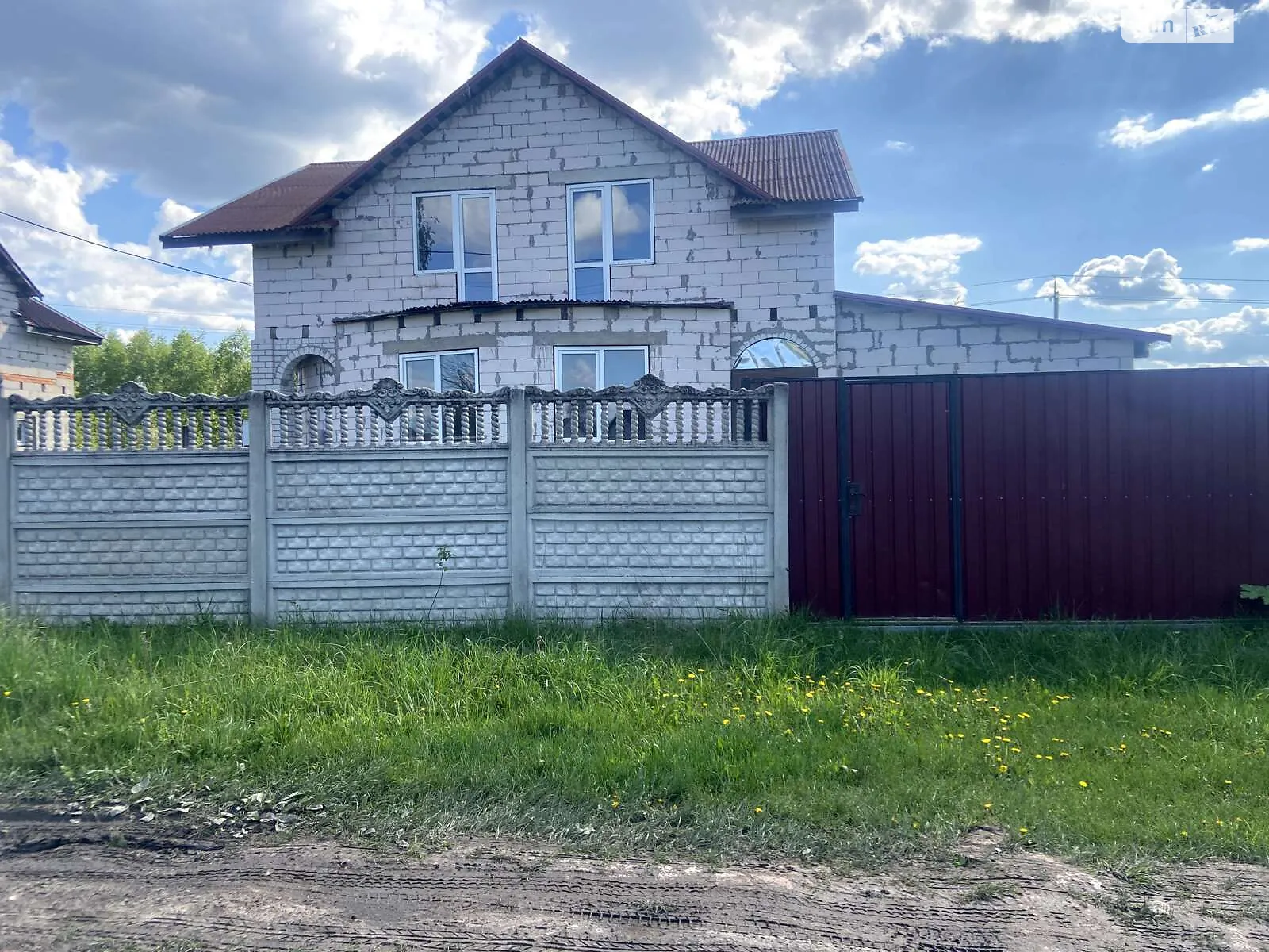 Продается дом на 2 этажа 214.7 кв. м с беседкой, цена: 95000 $ - фото 1