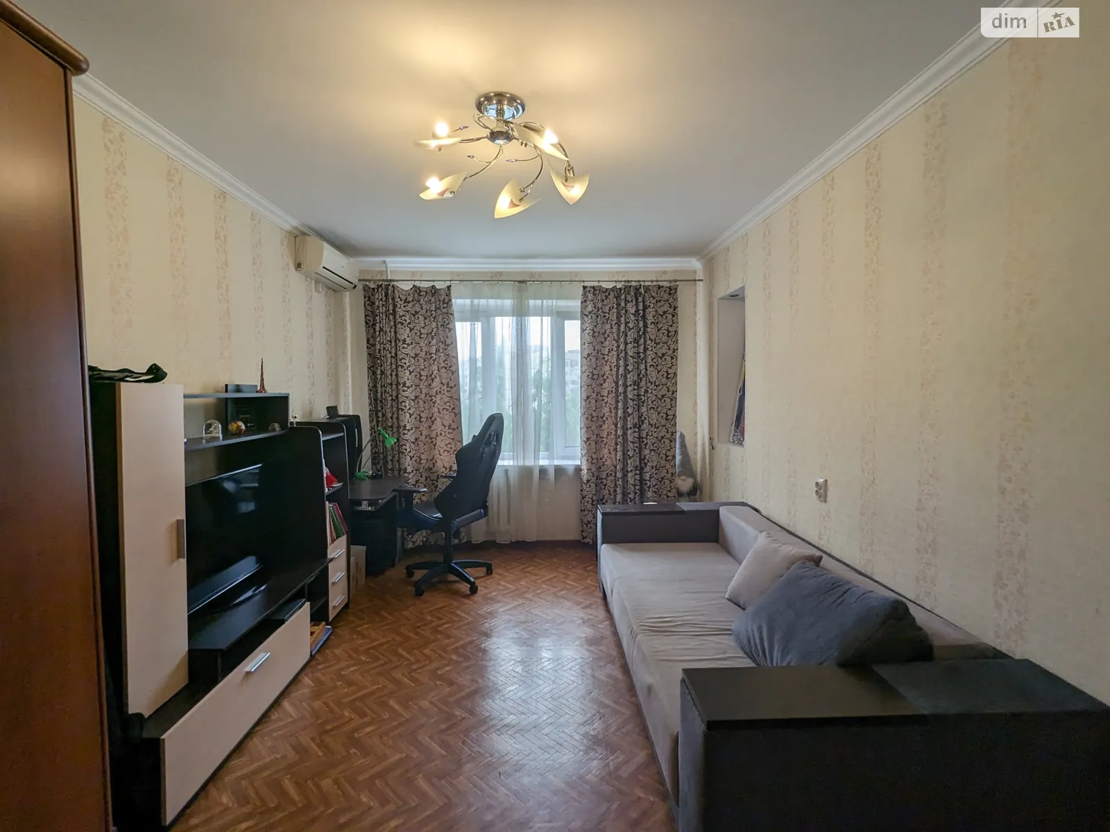 Продается 3-комнатная квартира 67 кв. м в Одессе, ул. Махачкалинская, 6