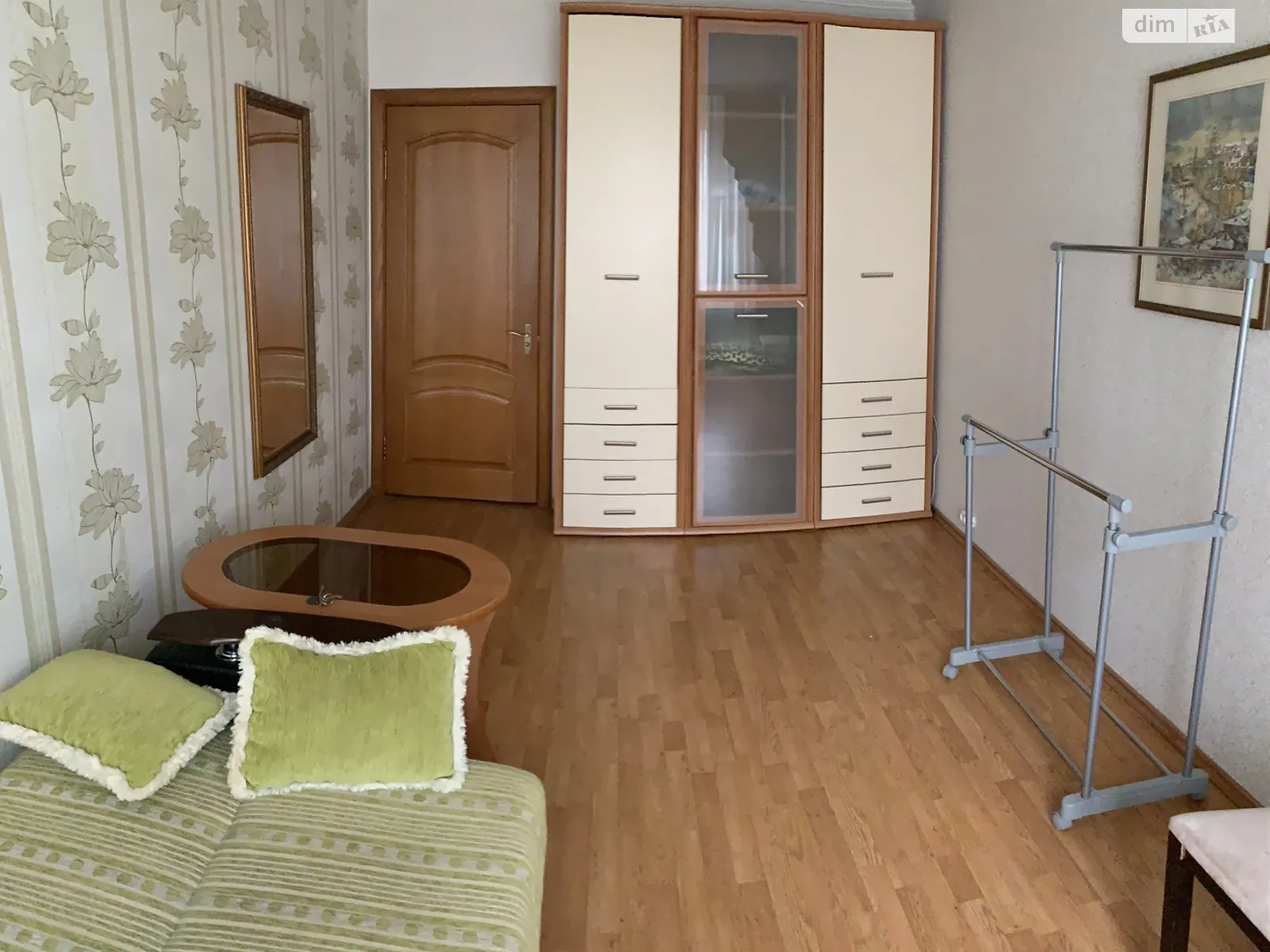 Здається в оренду кімната 70 кв. м у Києві, цена: 4500 грн