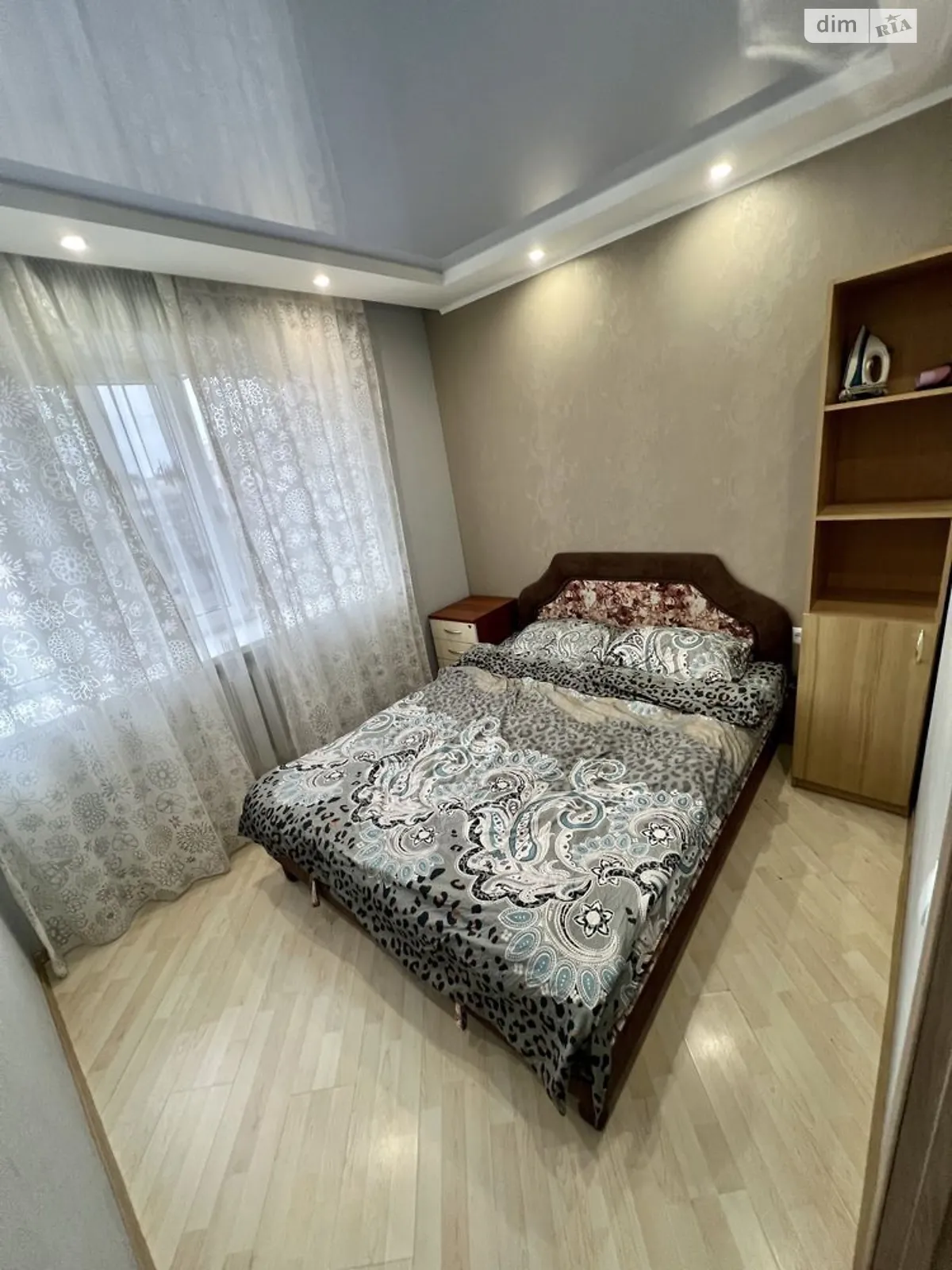 Продается 2-комнатная квартира 25.9 кв. м в Днепре, ул. Хмельницкого Богдана, 10