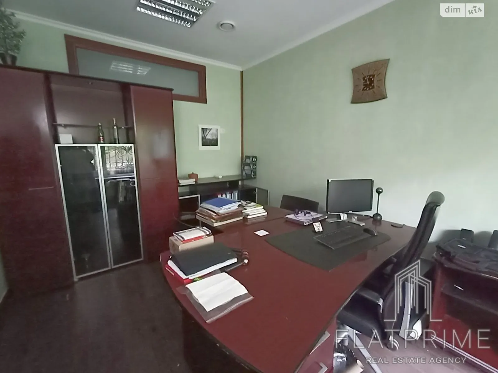 Сдается в аренду офис 100 кв. м в бизнес-центре, цена: 1000 €