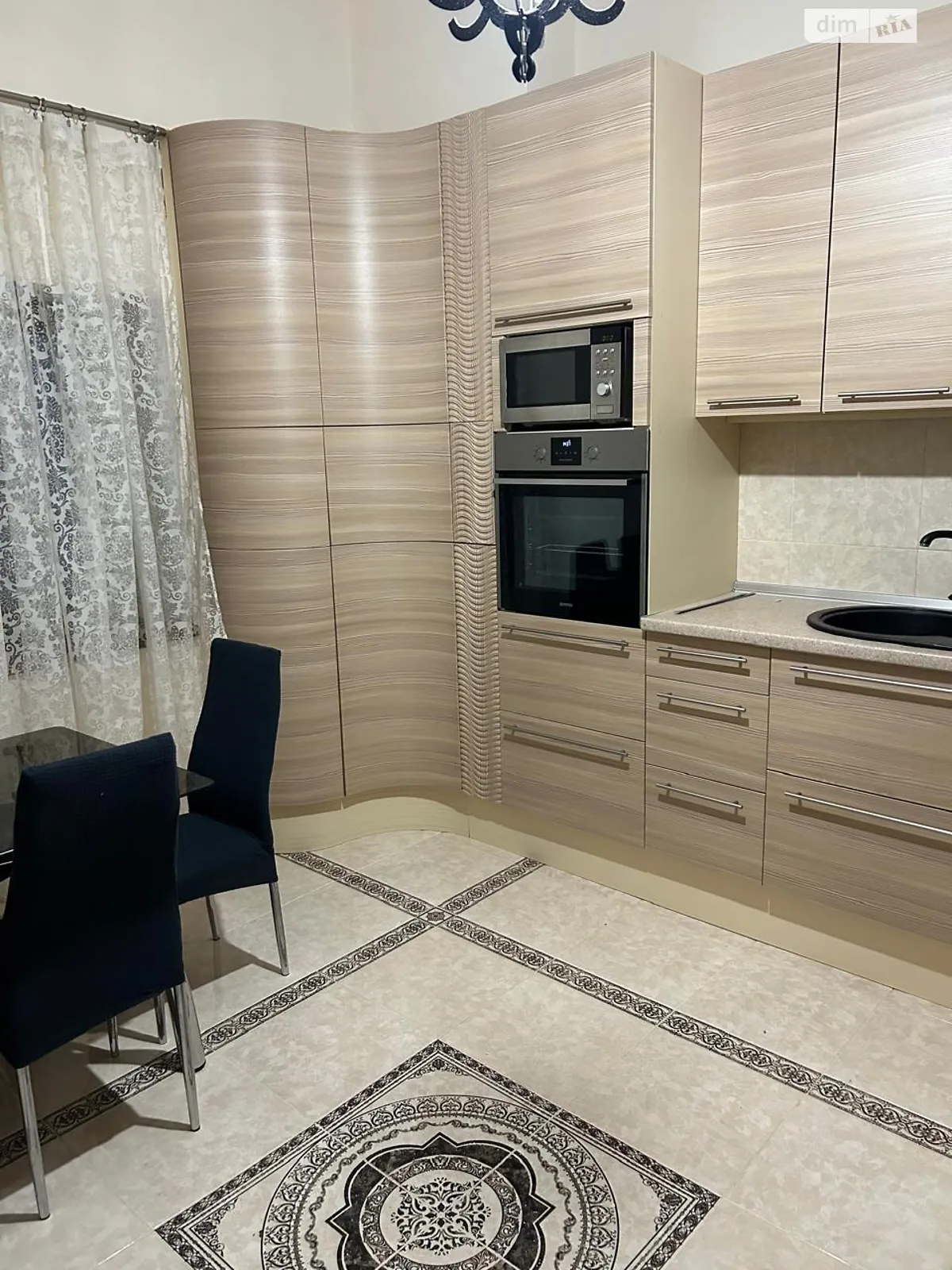 Продається 4-кімнатна квартира 117 кв. м у Мукачеві, цена: 135000 $