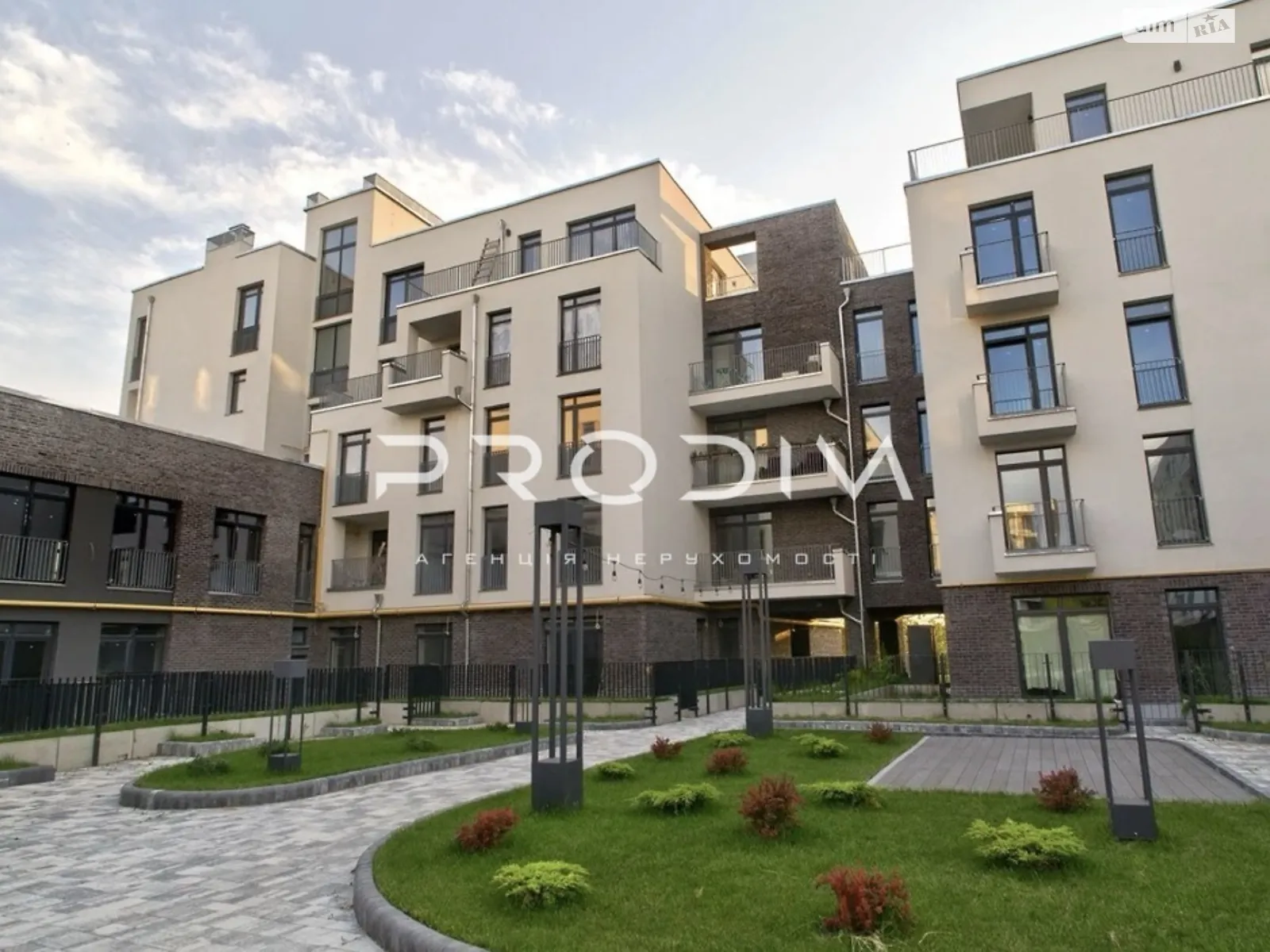 Продается 2-комнатная квартира 65 кв. м в Львове, ул. Пасечная