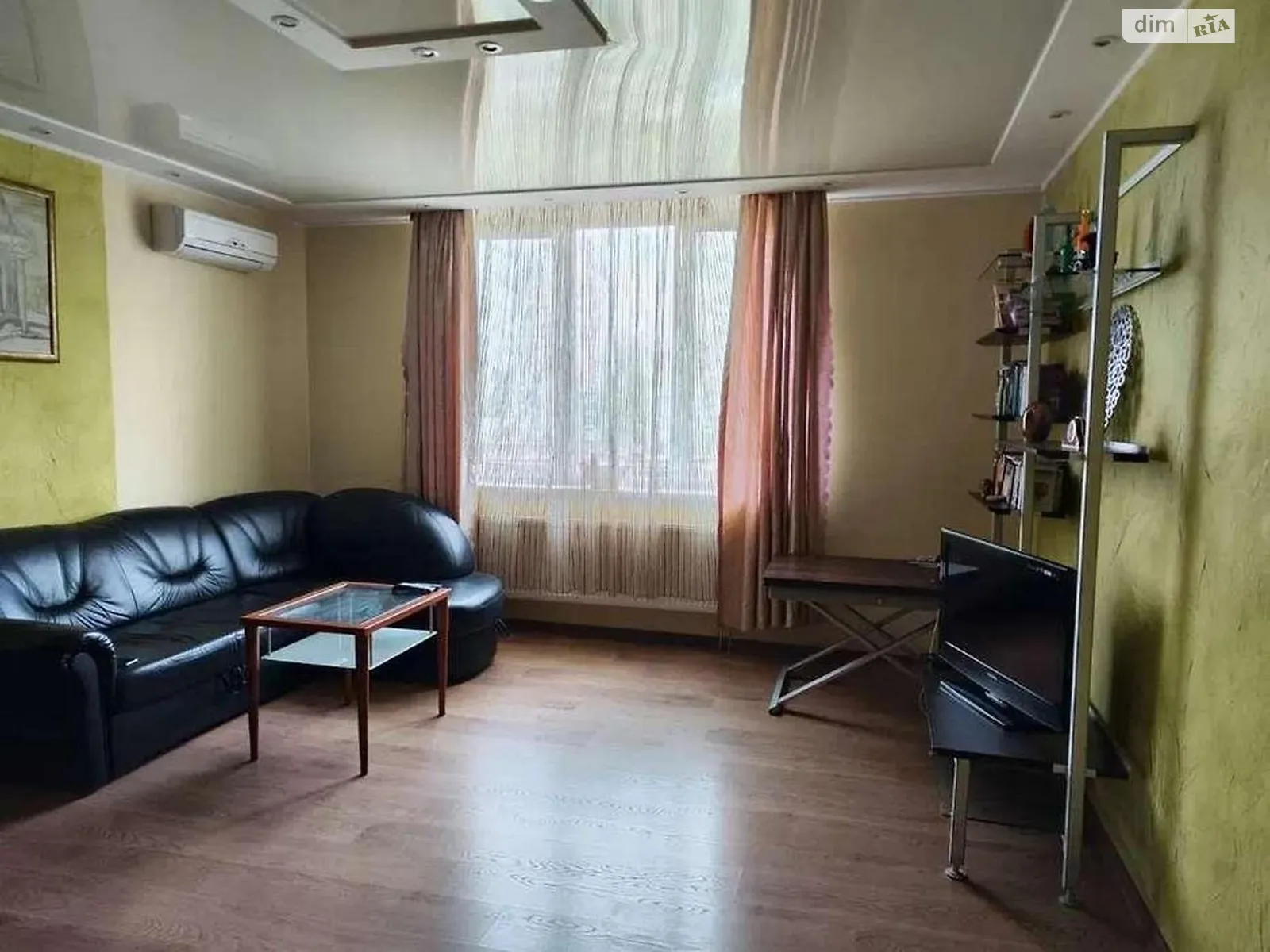Продается 1-комнатная квартира 56 кв. м в Киеве, ул. Вышгородская, 45Б корпус 2