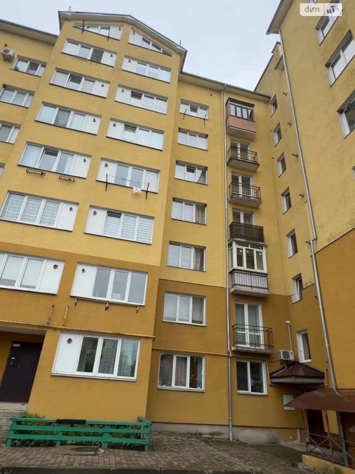 Продается 2-комнатная квартира 55 кв. м в Ивано-Франковске, ул. Галицкая, 2А