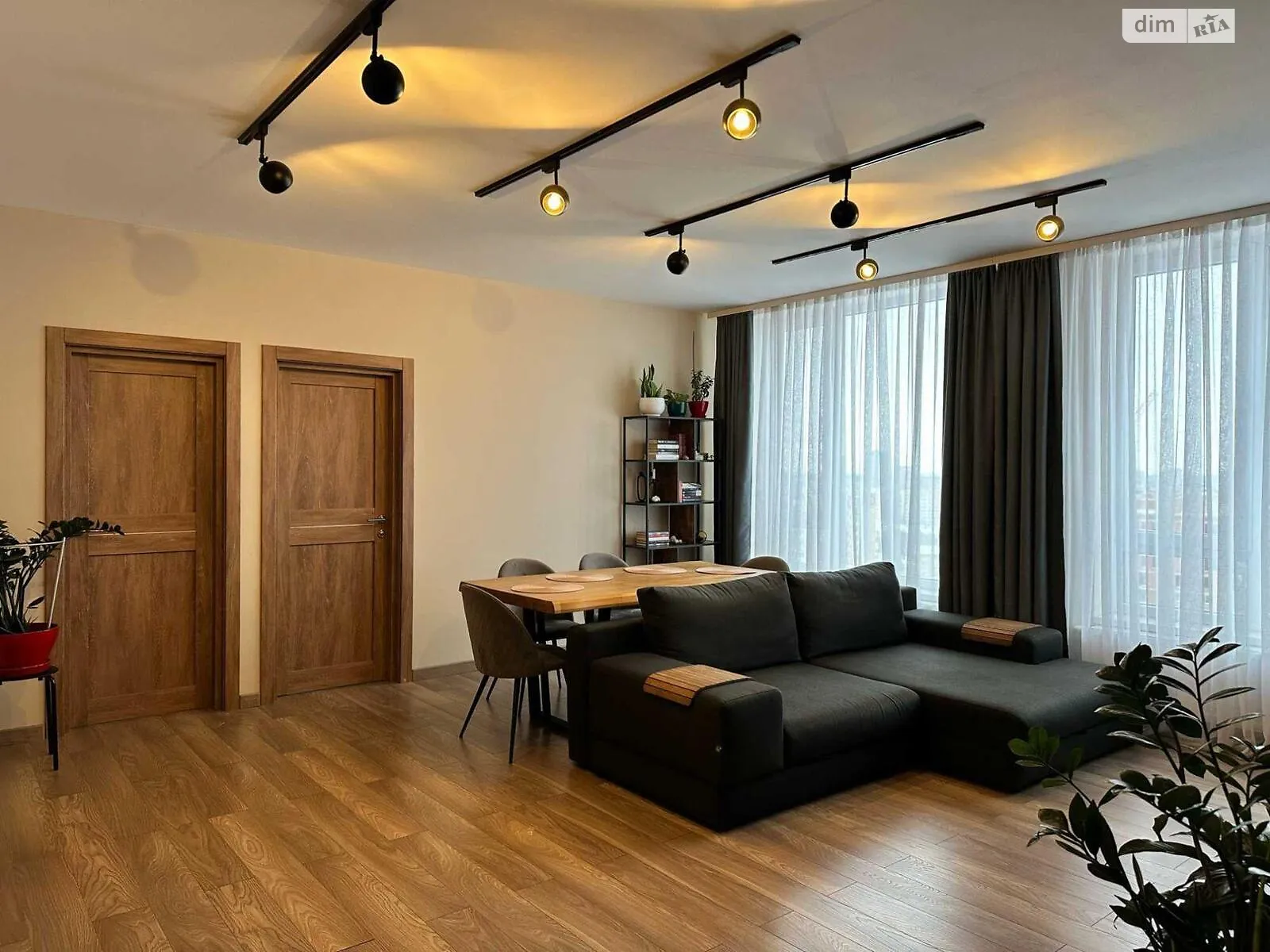 Продается 2-комнатная квартира 67 кв. м в Львове, цена: 122000 $