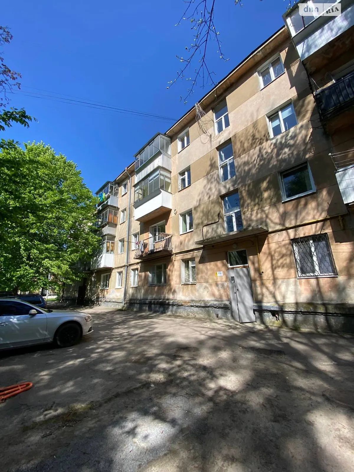 Продается 3-комнатная квартира 56 кв. м в Львове, ул. Литвиненко
