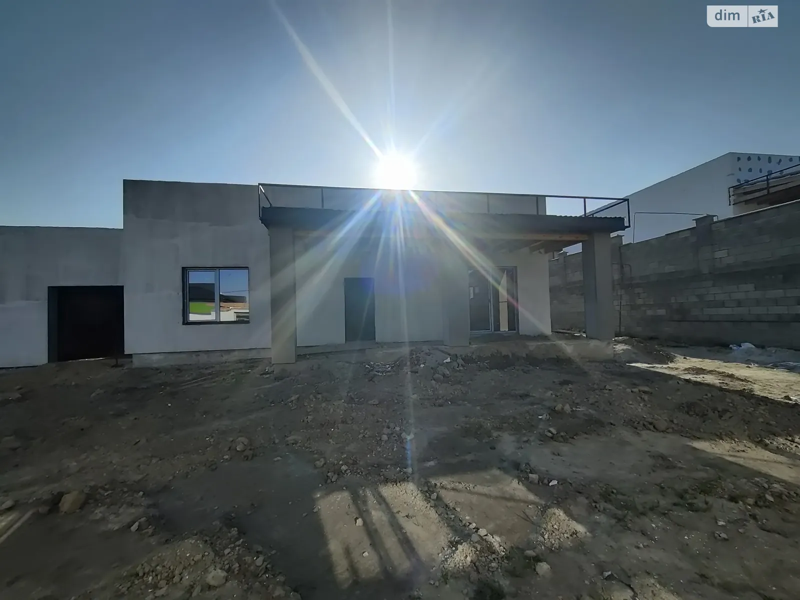 Продається одноповерховий будинок 181 кв. м з гаражем, цена: 84999 $ - фото 1