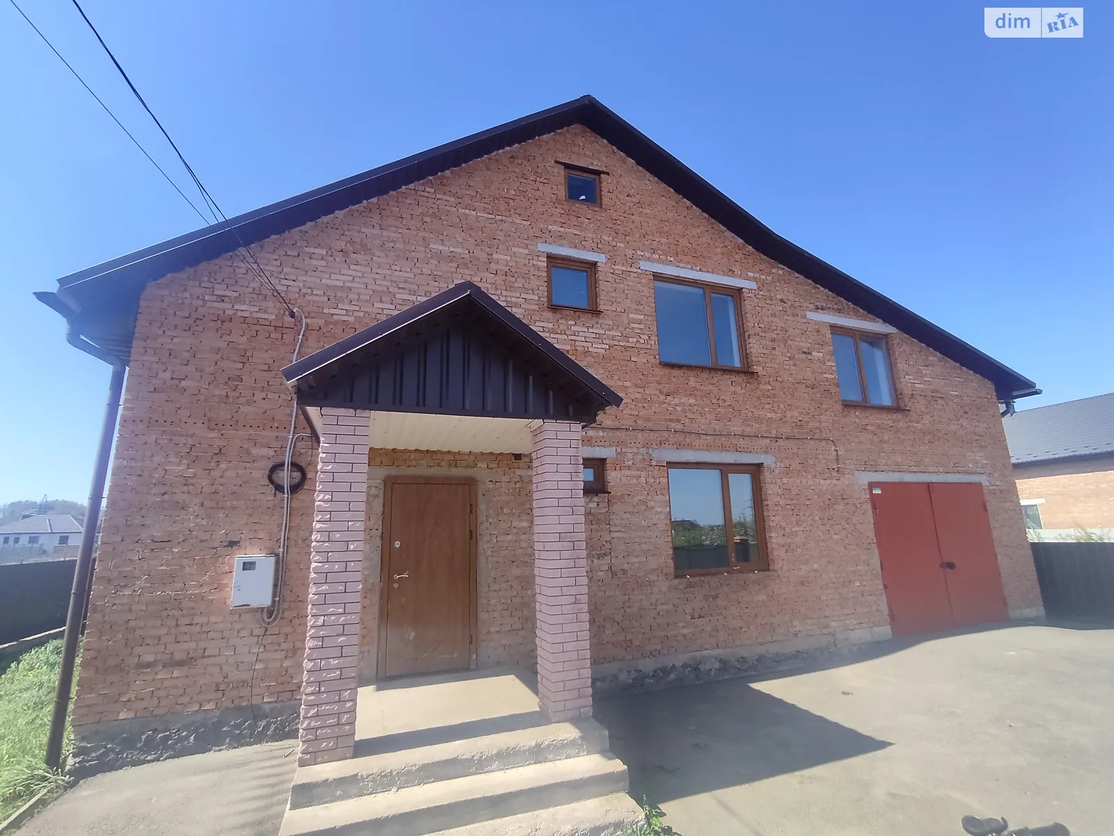 Продается дом на 2 этажа 250 кв. м с бассейном, цена: 98000 $ - фото 1