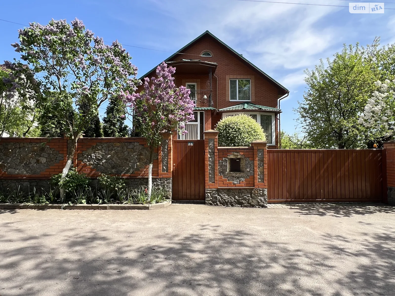 Продается дом на 2 этажа 235.2 кв. м с террасой, цена: 240000 $ - фото 1