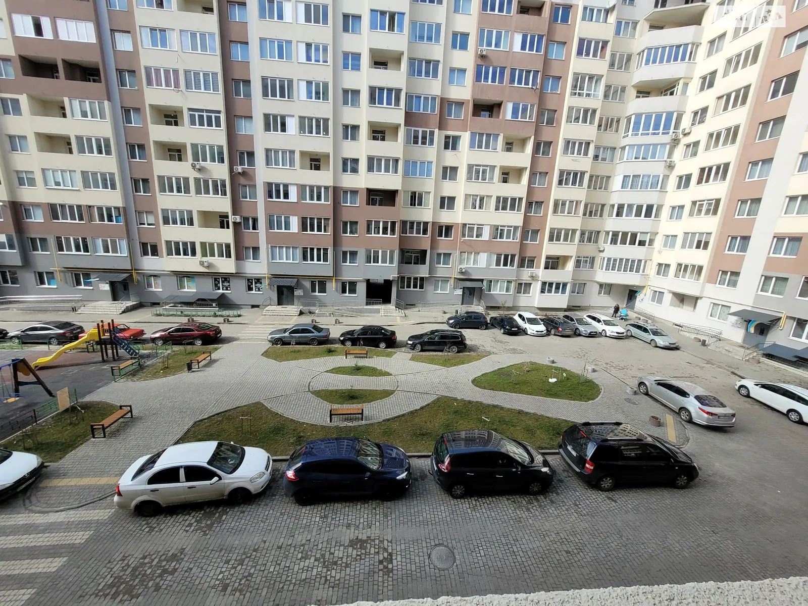 Продается 1-комнатная квартира 40 кв. м в Львове, ул. Венгерская, 14 - фото 1