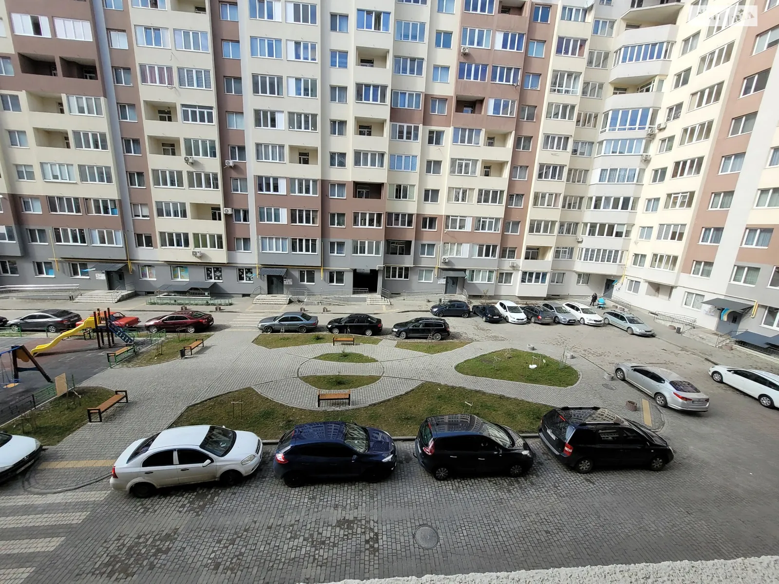 Продається 1-кімнатна квартира 40 кв. м у Львові, вул. Угорська, 14 - фото 1