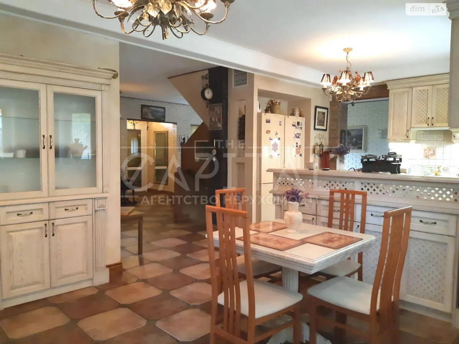 Продается дом на 4 этажа 420 кв. м с гаражом, цена: 395000 $ - фото 1