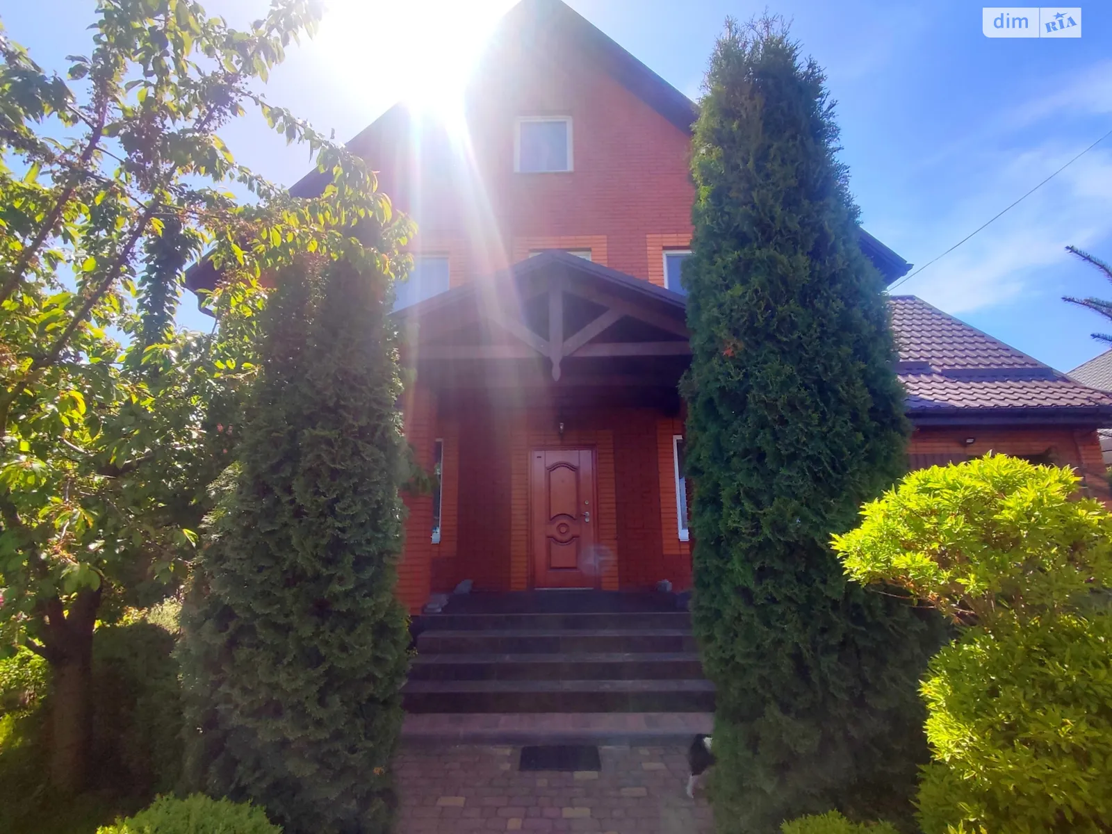 Продается дом на 2 этажа 250 кв. м с камином, цена: 240000 $ - фото 1