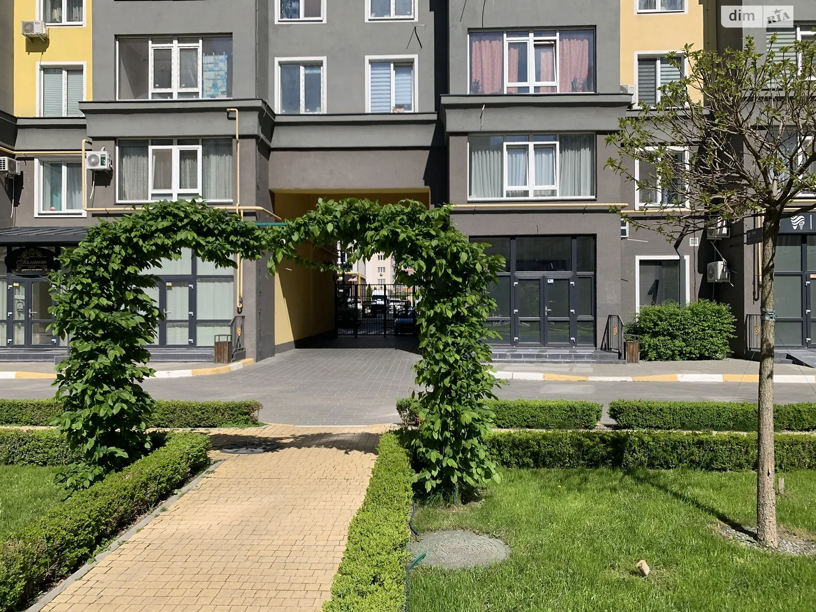 Продается 1-комнатная квартира 40 кв. м в Буче, ул. Ивана Кожедуба - фото 1