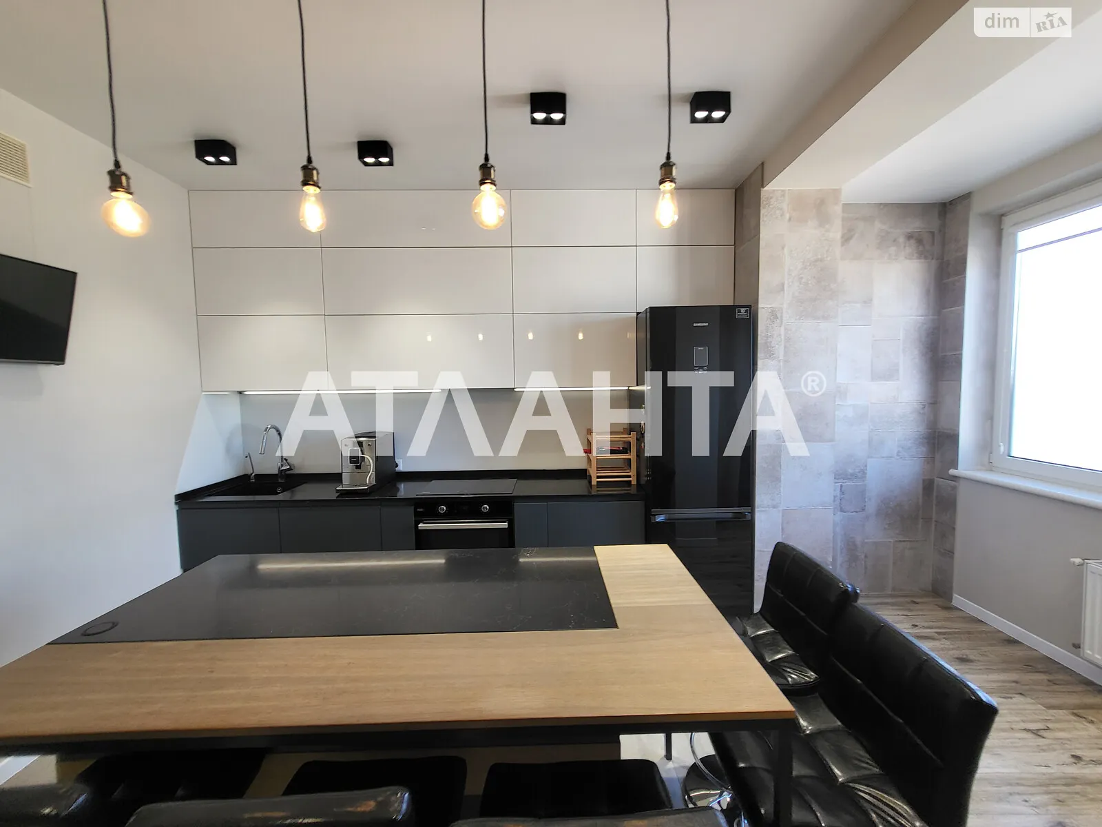 Продается 3-комнатная квартира 93 кв. м в Одессе, ул. Канатная, 122Б