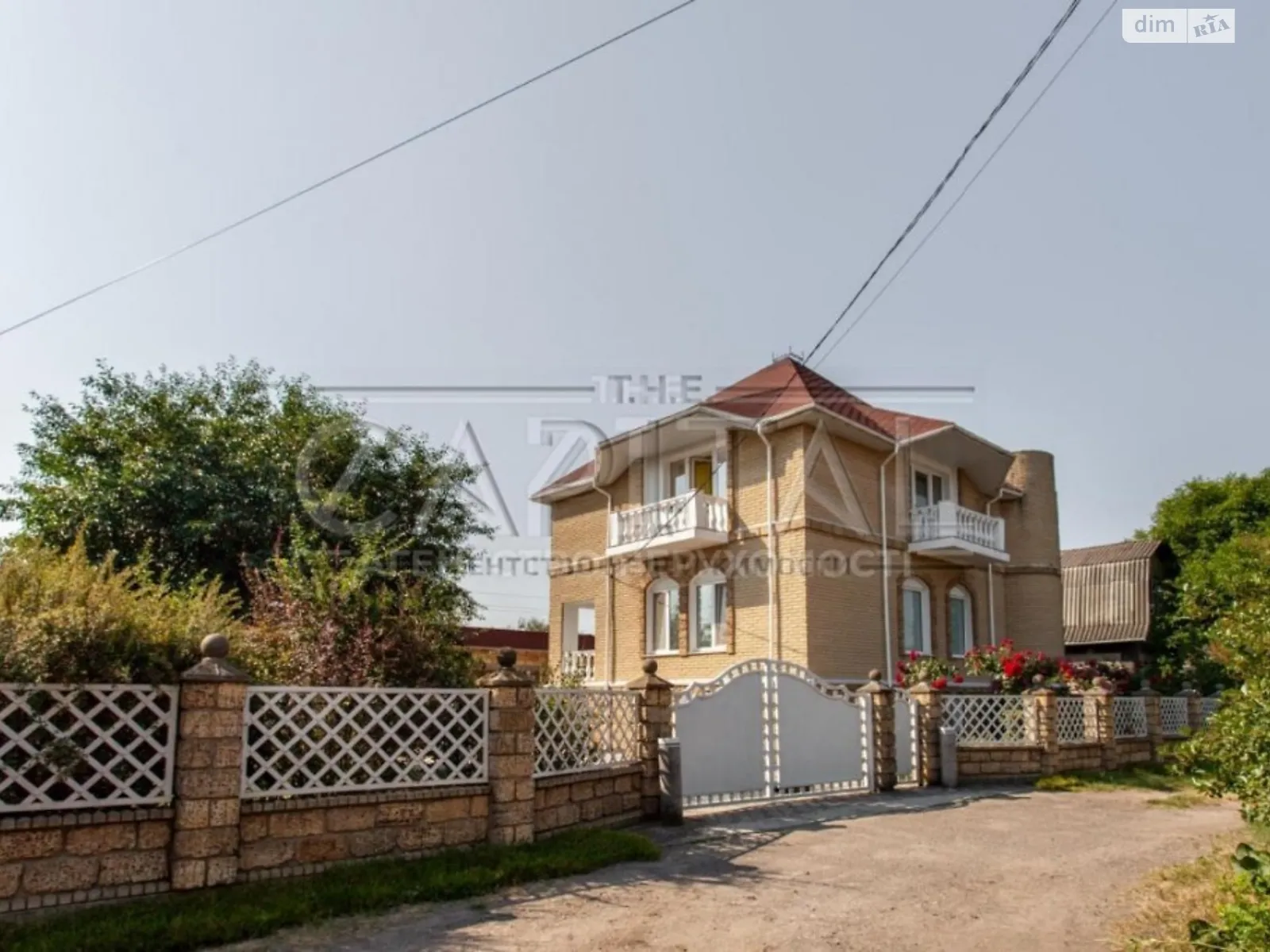 Сдается в аренду дом на 3 этажа 210 кв. м с мансардой, цена: 1800 $ - фото 1