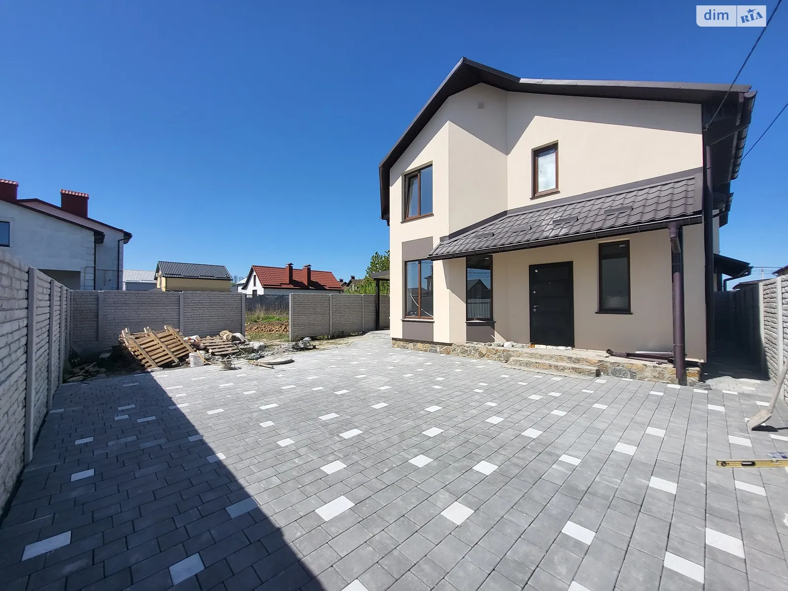 Продается дом на 2 этажа 115 кв. м с подвалом, цена: 95000 $ - фото 1